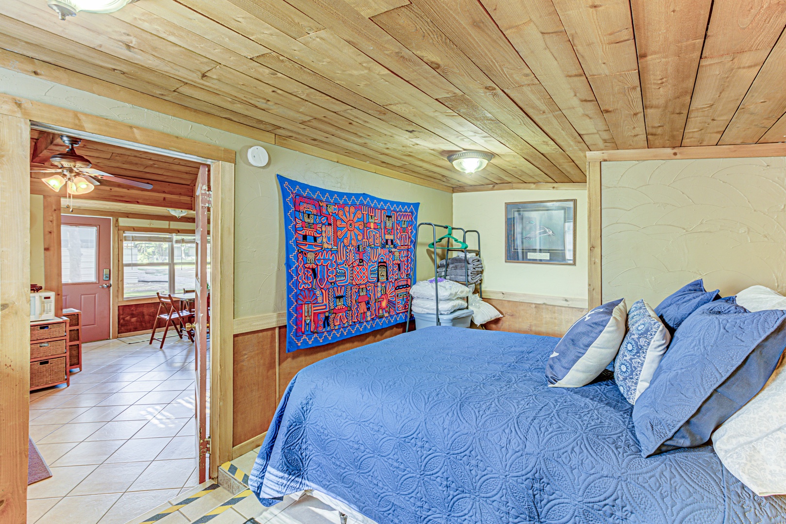 The casita’s cozy bedroom retreat features a plush full-sized bed