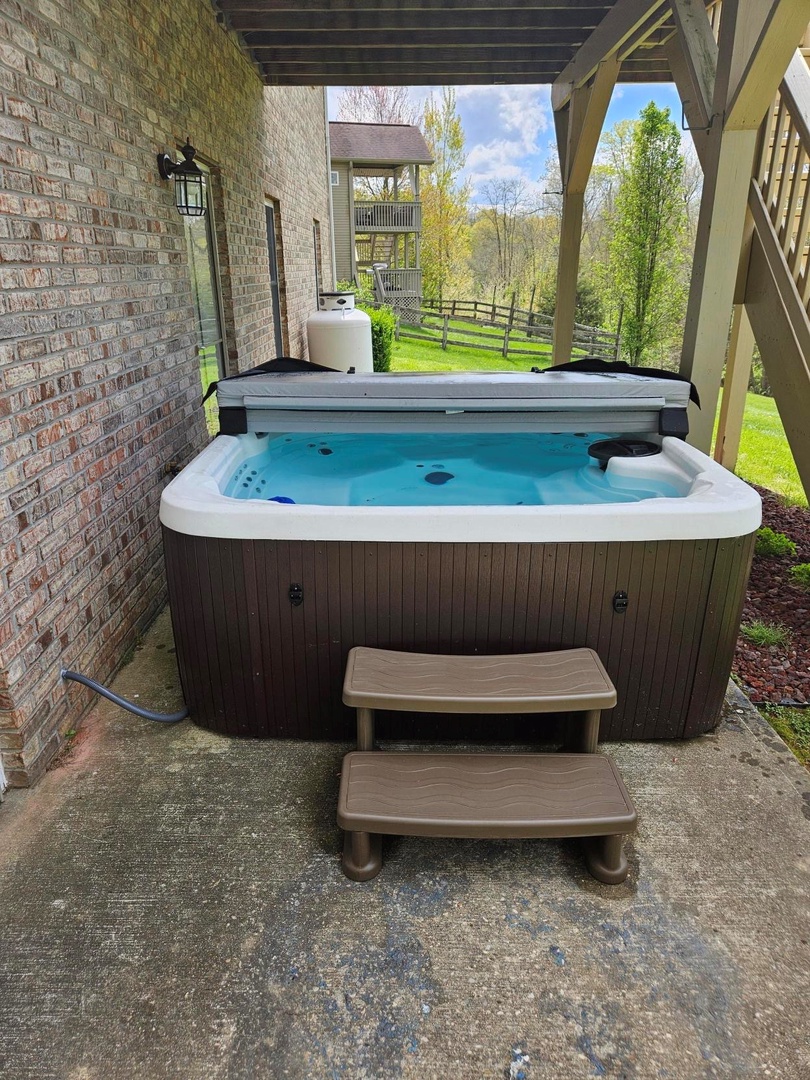 Newly added exclusive hot tub!