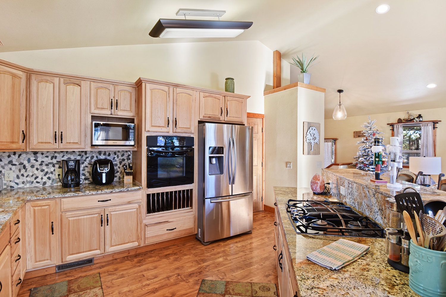Full kitchen with coffee maker, toaster, are fryer, and more!