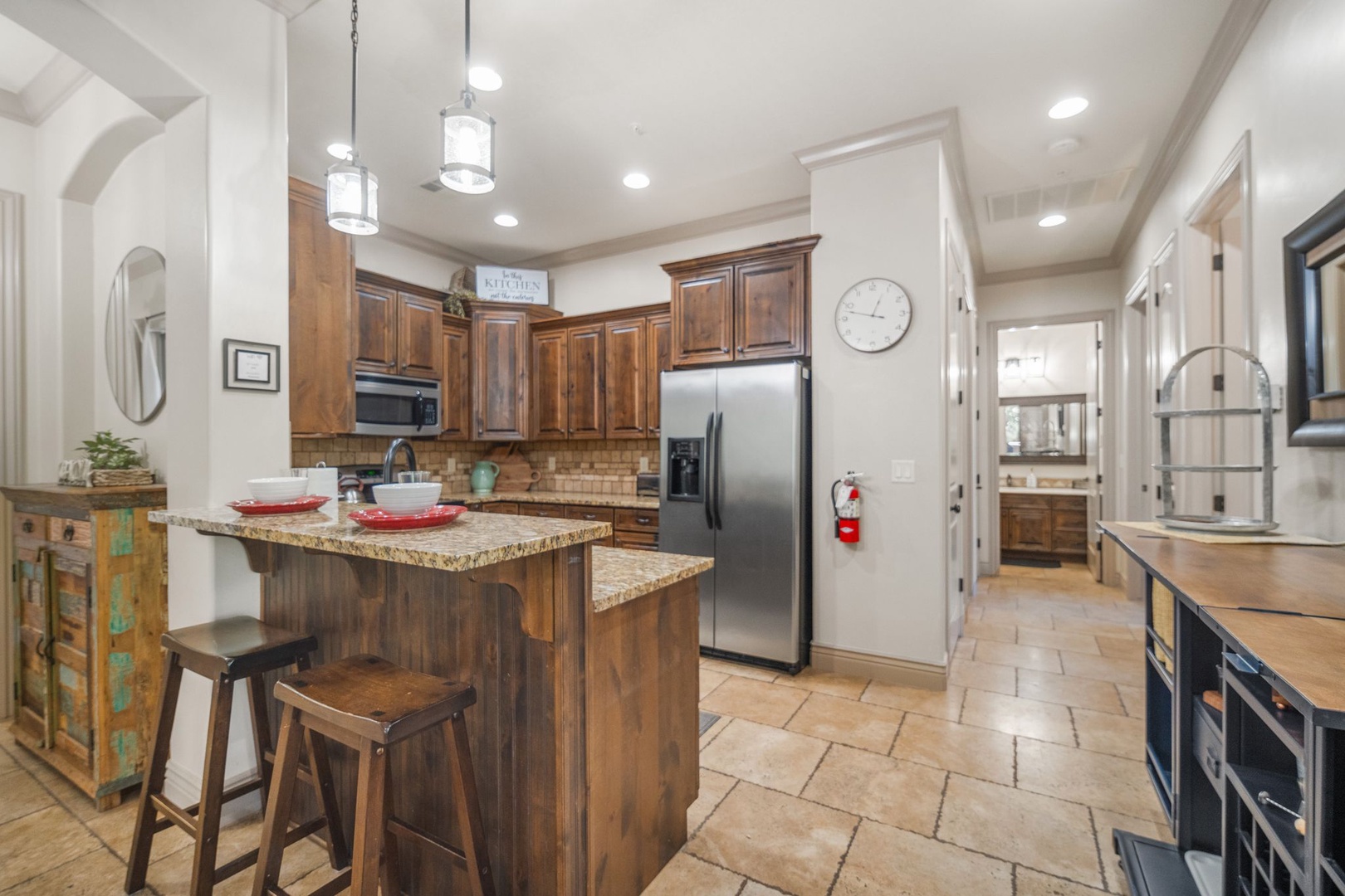 Fully furnished and equipped kitchen with bar seating