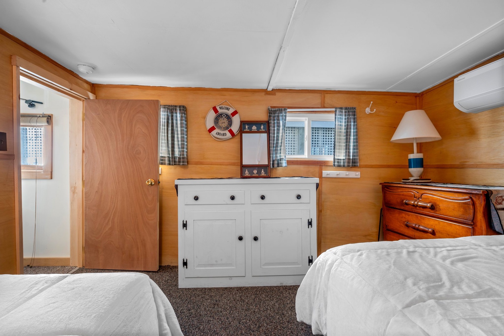 Bedroom 4 with queen bed, and twin bed