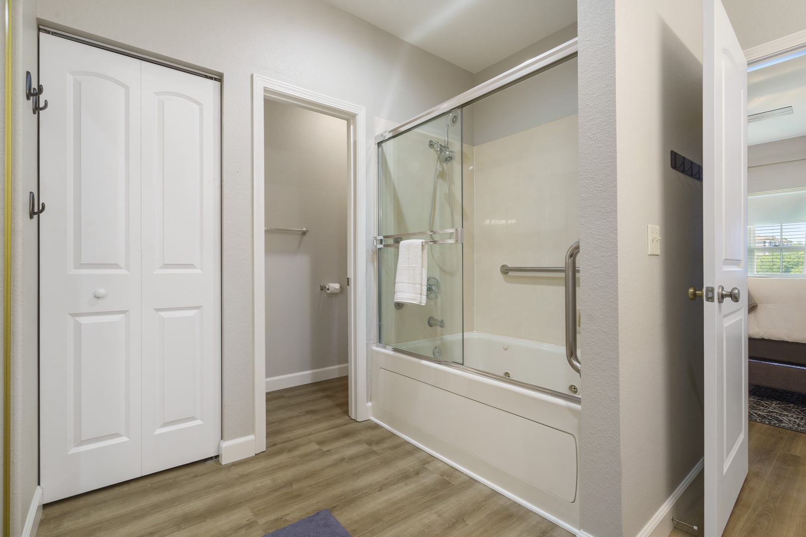 Bathroom #2 Shower/Tub Combo En-Suite to Bedroom #2