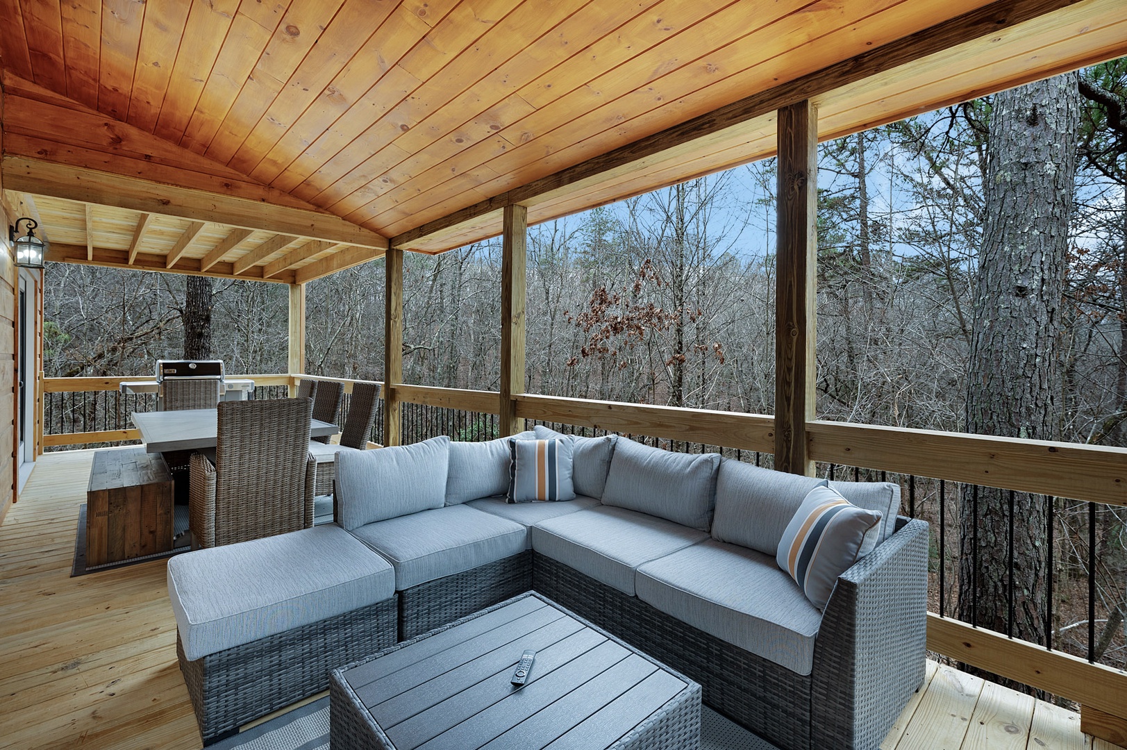 Main level deck with room for entertaining