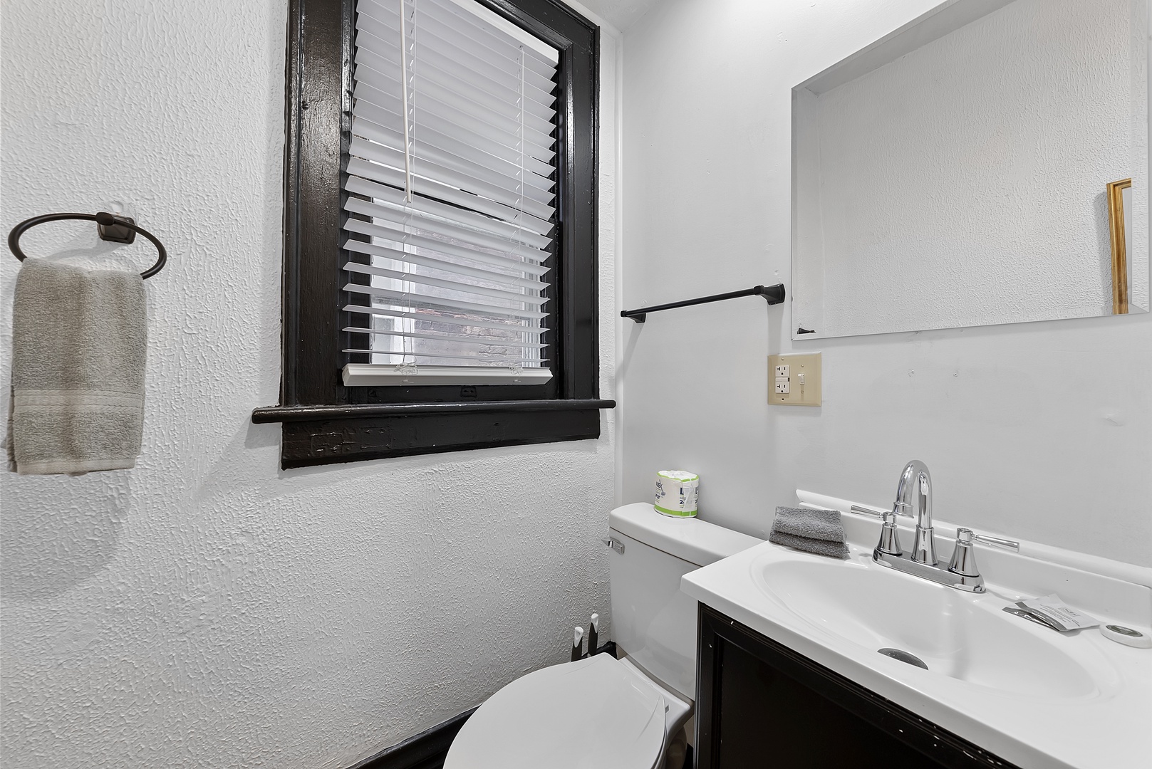 The full bath features a single vanity & shower/tub combo