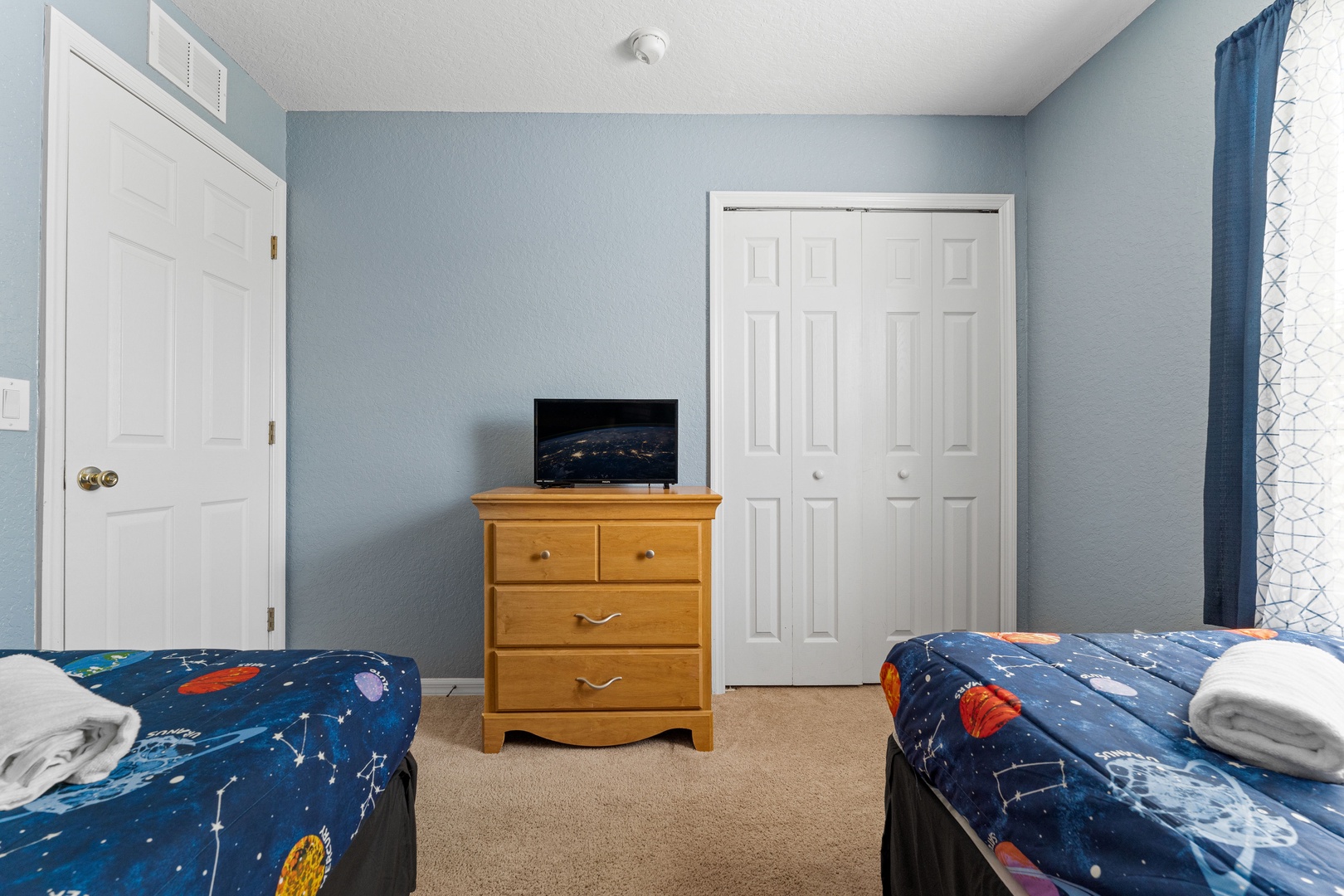 Outta this world! Bedroom 2 (2nd Floor) with 2 twin beds, and Smart TV