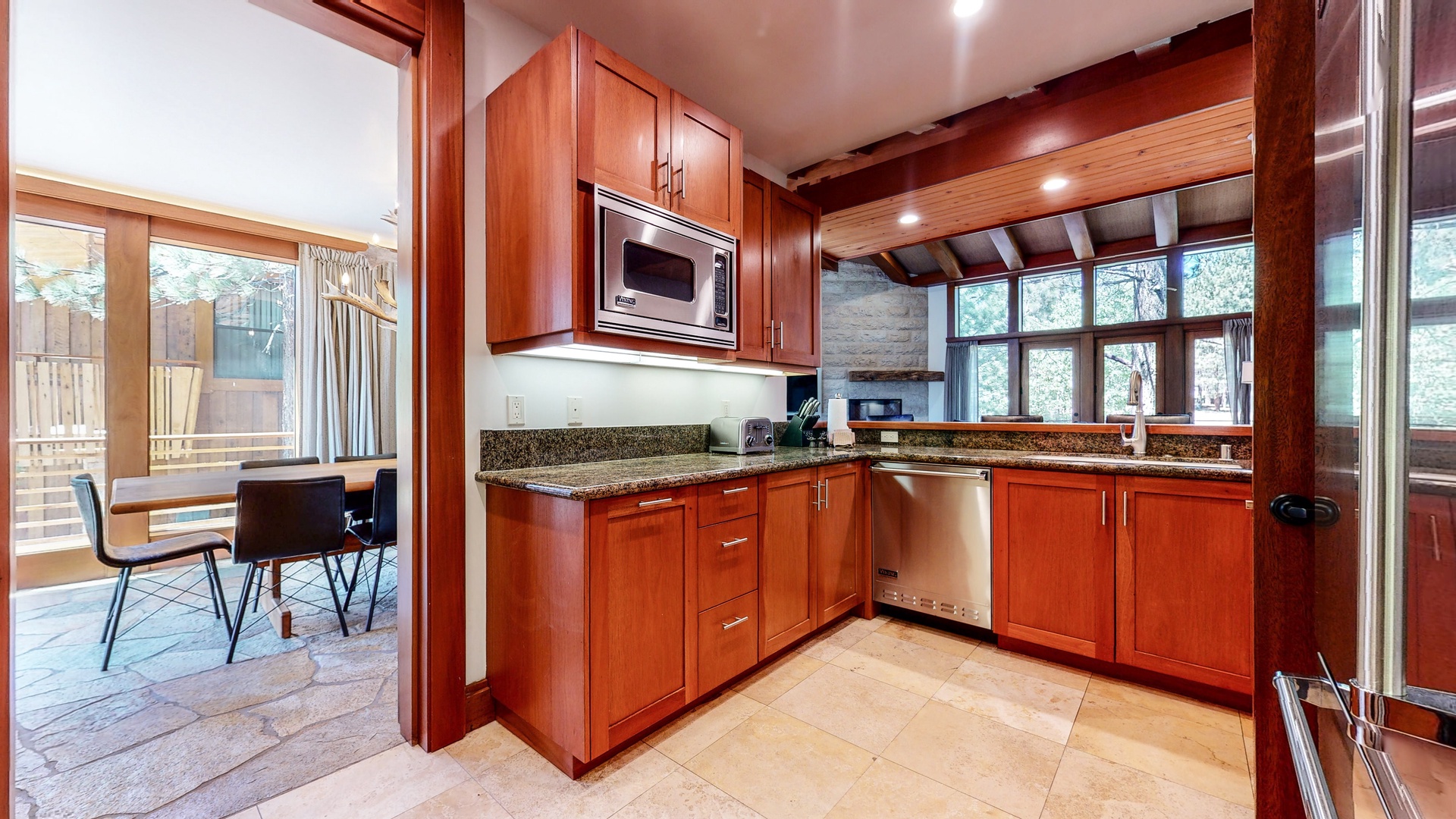 Gourmet kitchen