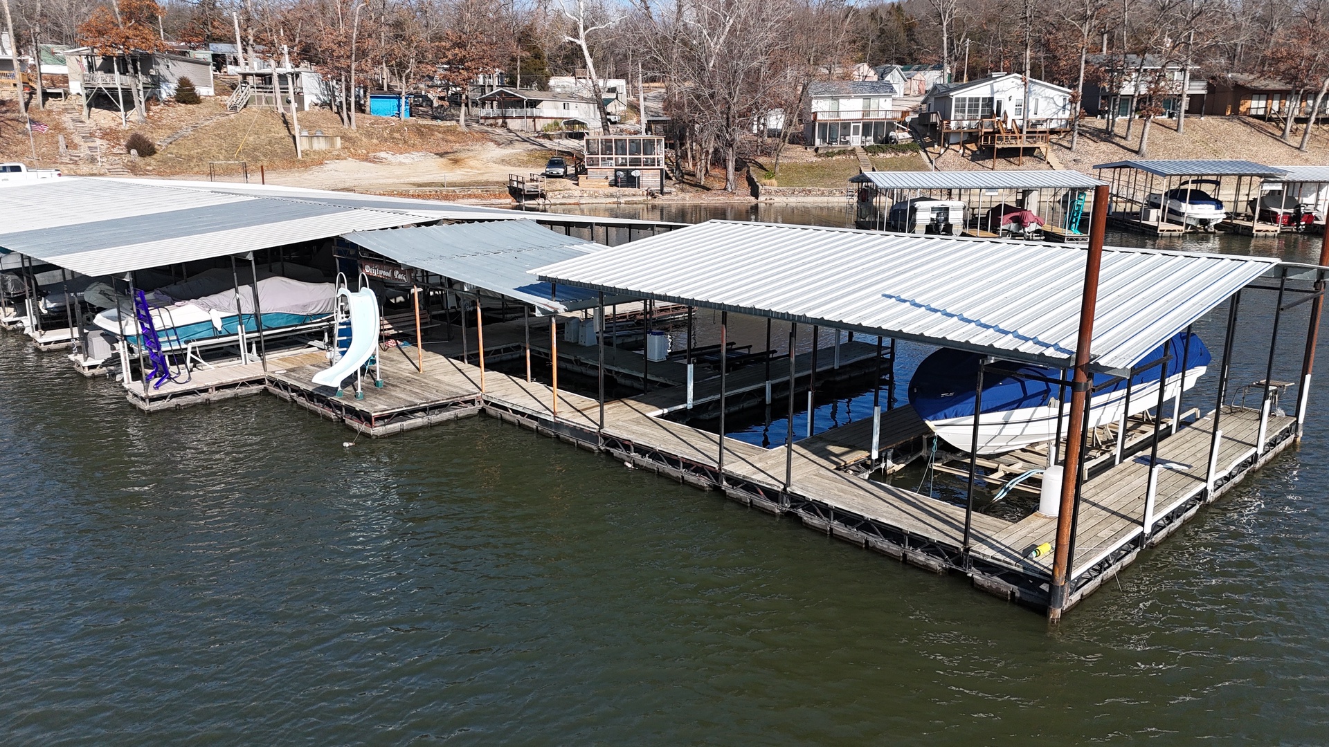 Mariners rejoice! A 10x29 boat slip is included!