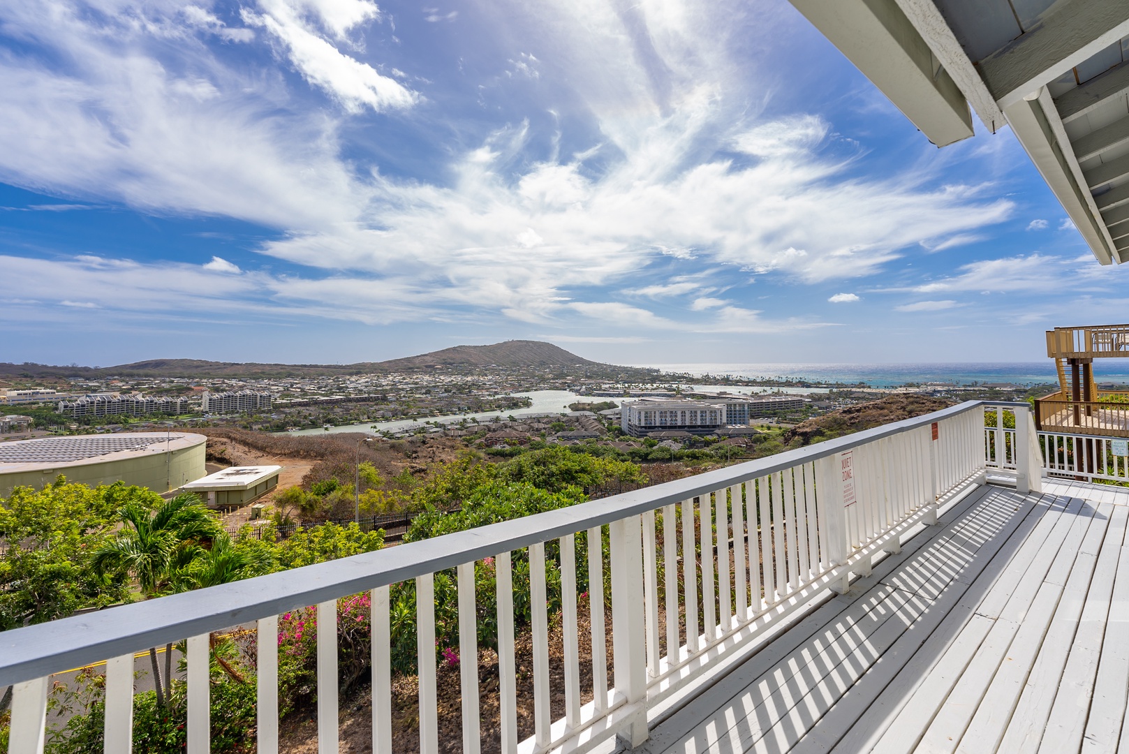 Large lanai with outdoor seating and spectacular views