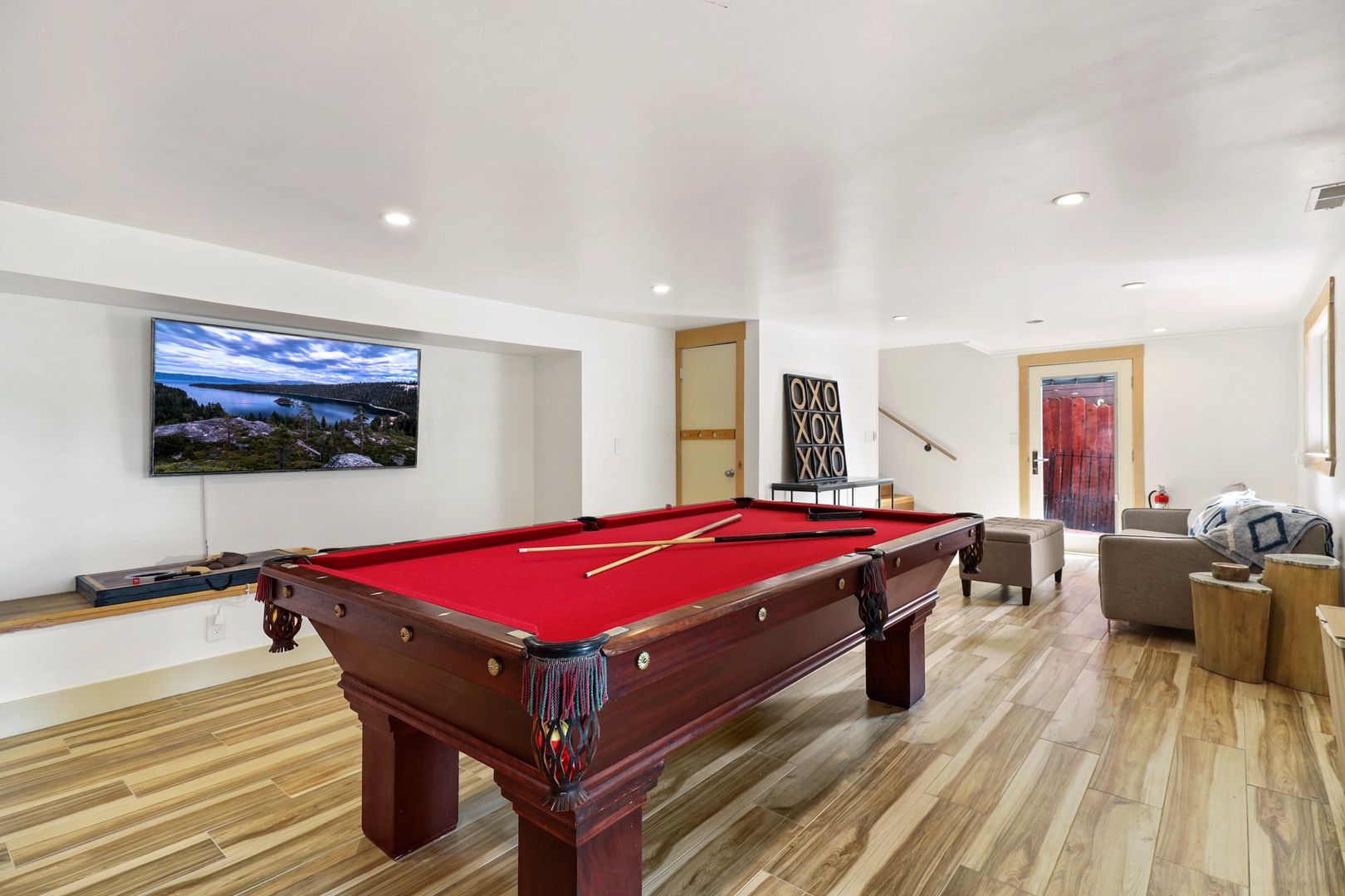 Pool table / Downstairs game area