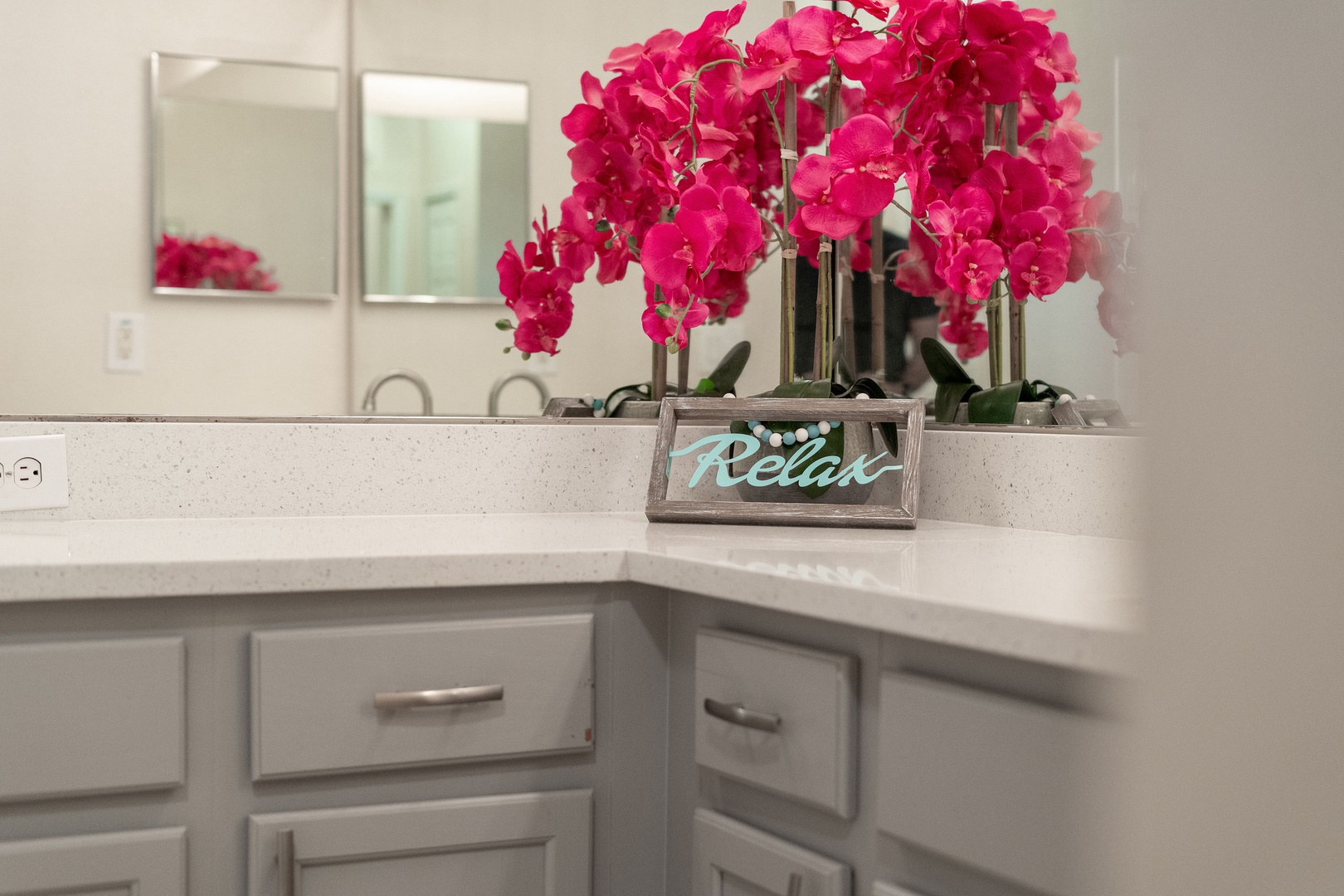 This ensuite includes dual vanities, as well as a shower & luxe soaking tub