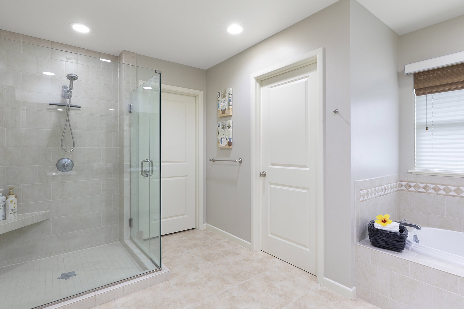 Master bathroom en-suite with separate tub, and walk-in shower (2nd floor)