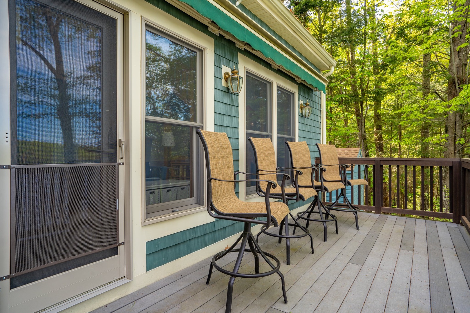 Lounge the day away or dine alfresco with water views on the deck?