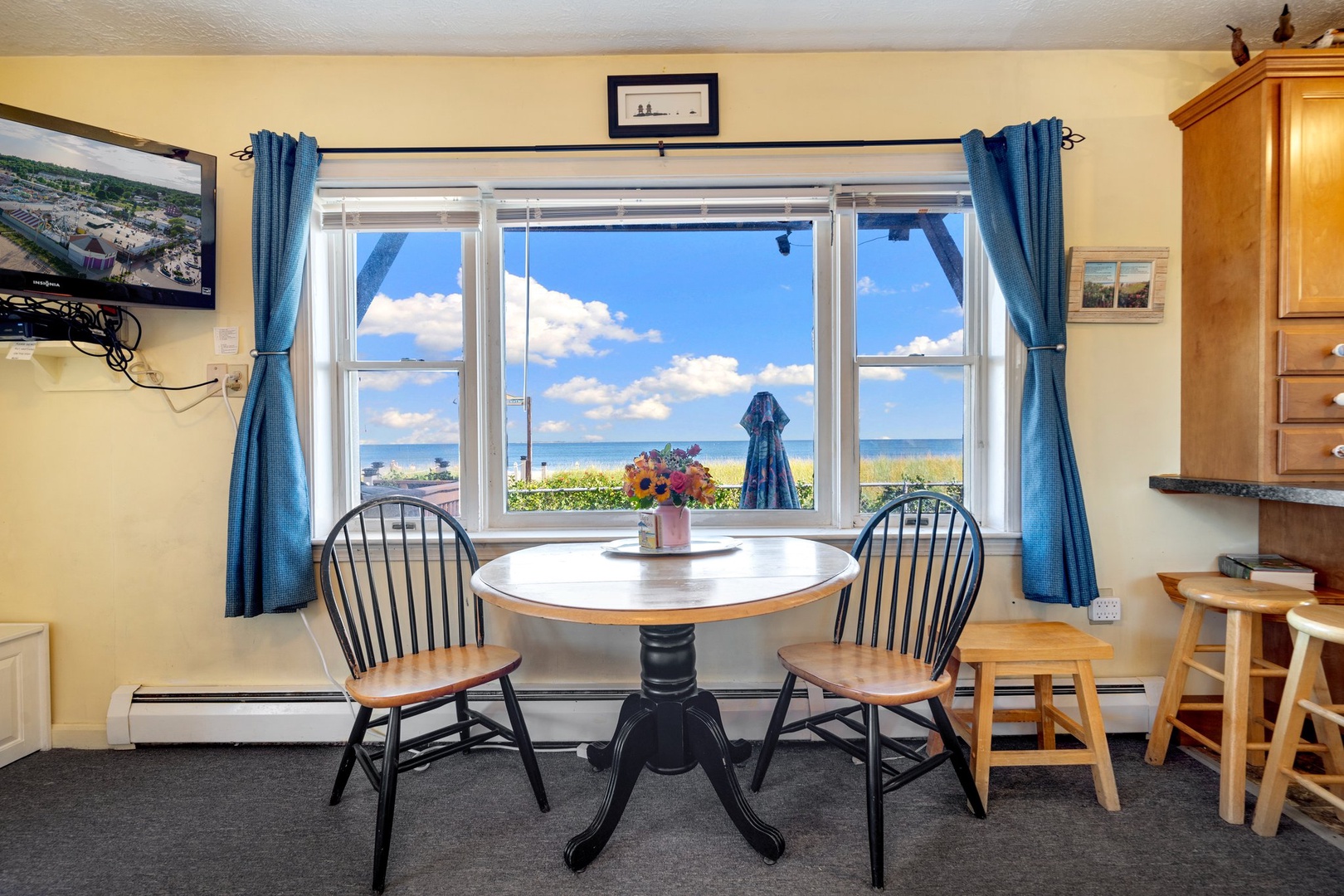 Sitting area for 2 with an ocean view