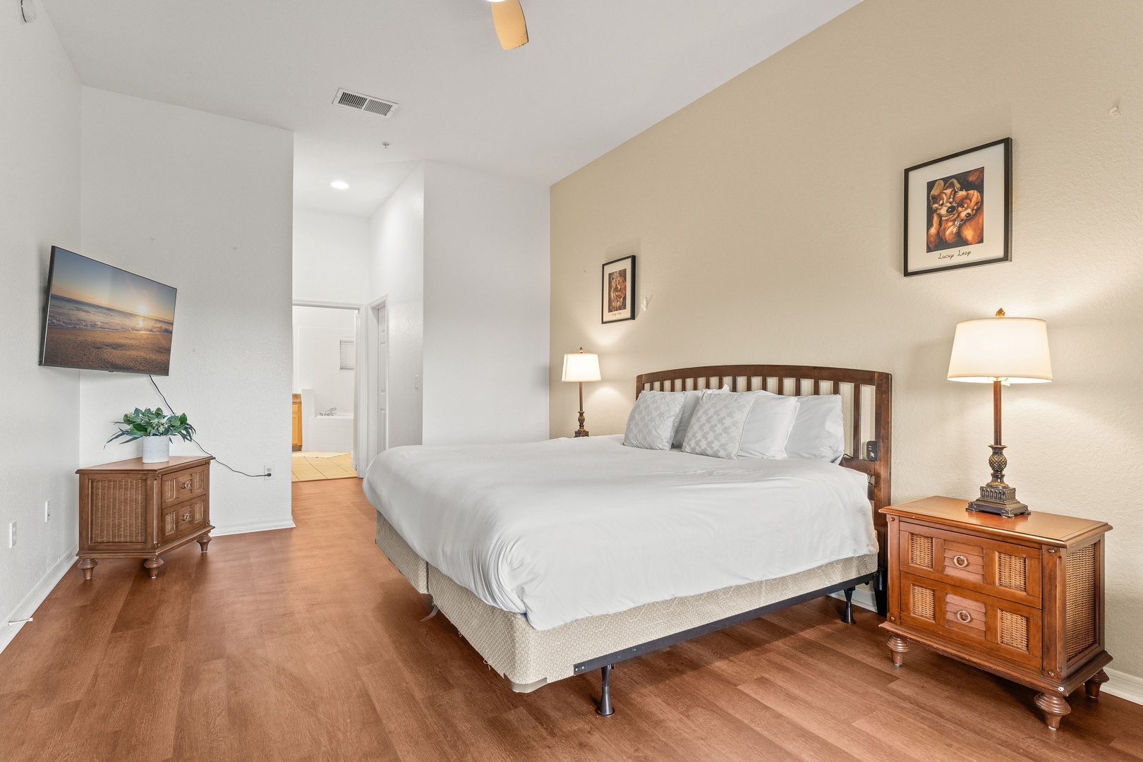 Bedroom 3 with king bed, balcony, Smart TV, and ensuite
