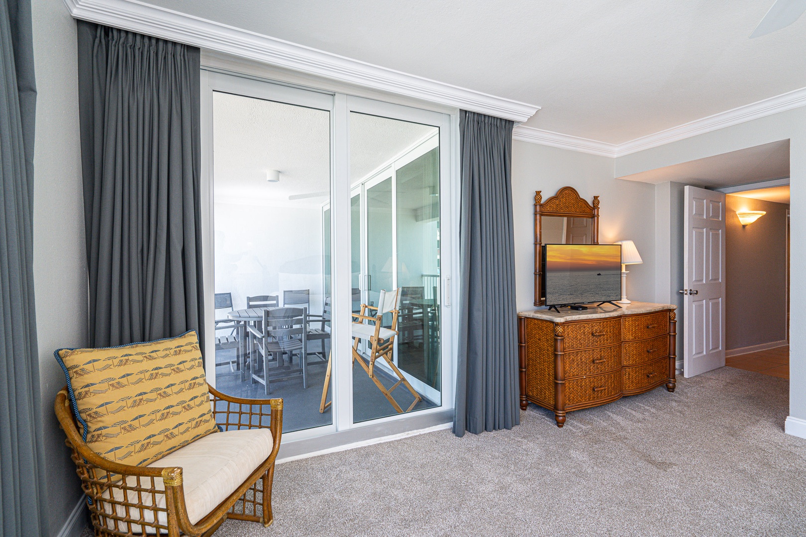 Bedroom 1 with King bed, ocean view, balcony access, TV, and en-suite
