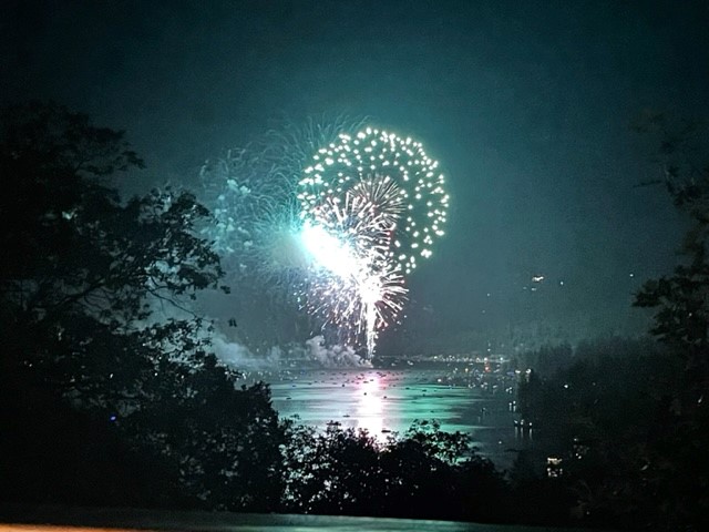 Breathtaking fireworks display over Lake Arrowhead