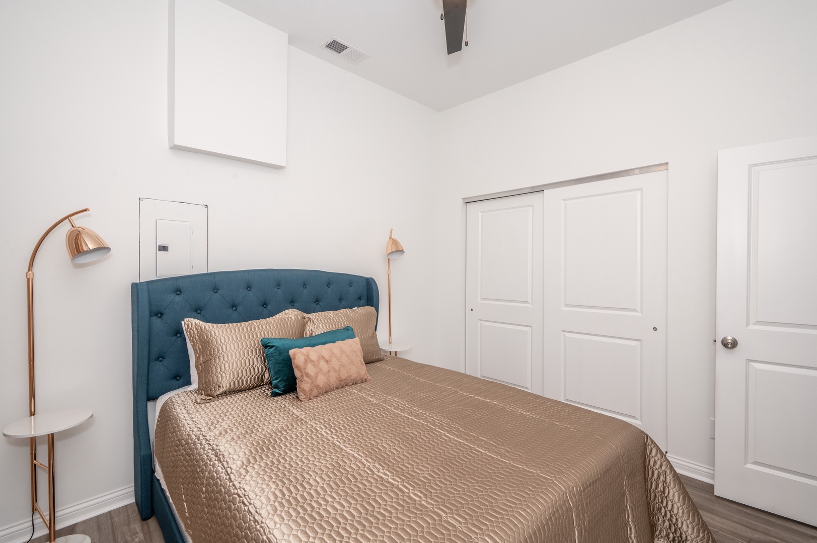 Unit 202: Retreat to your very own queen bedroom after exploring the area