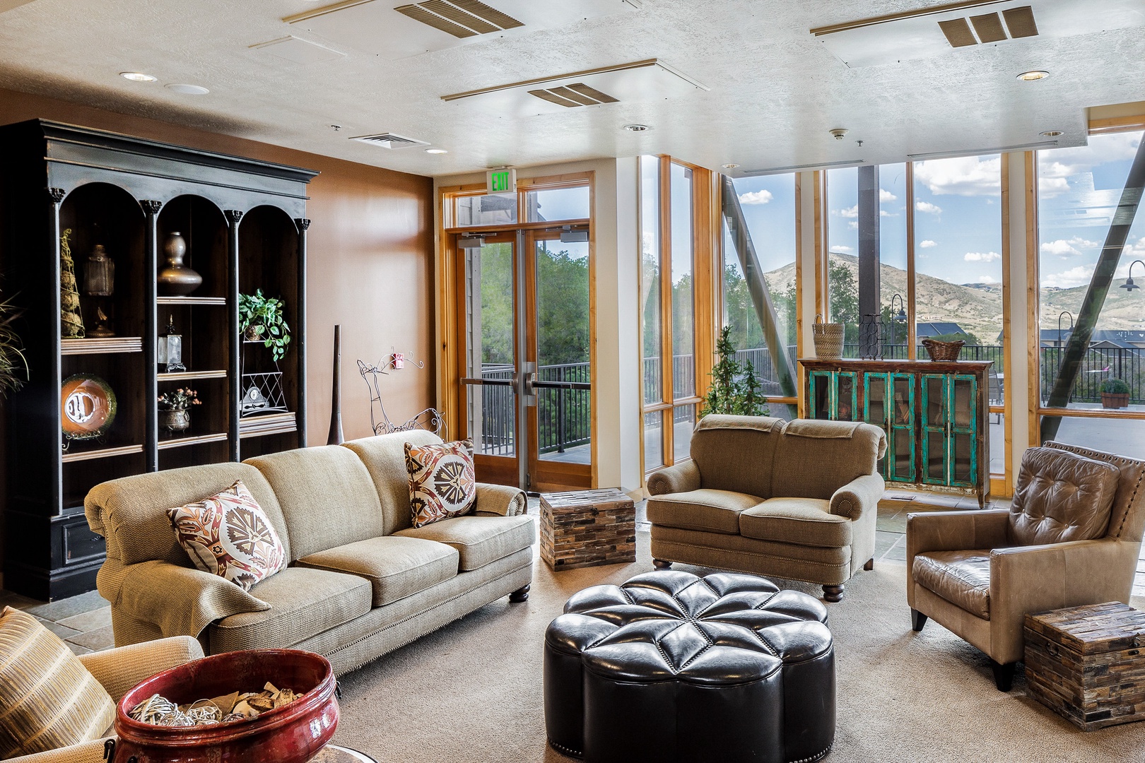 The Lodge at Stillwater | Lobby Lounge Area
