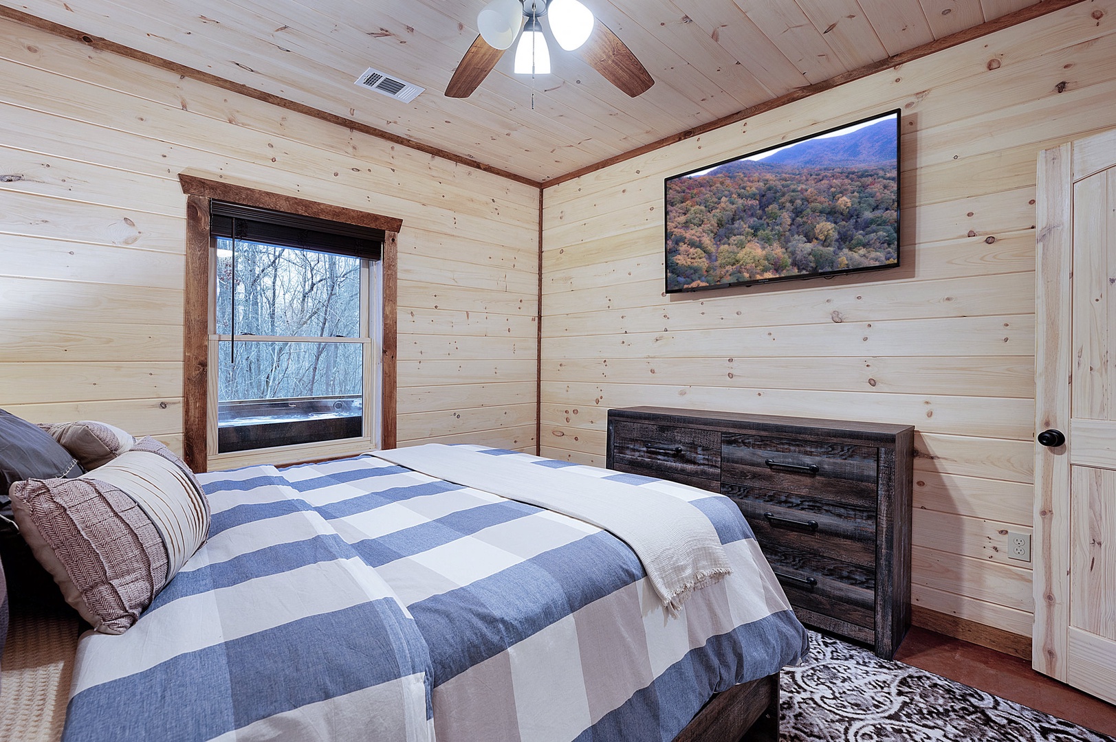 Bedroom #3 Queen – Terrace Level