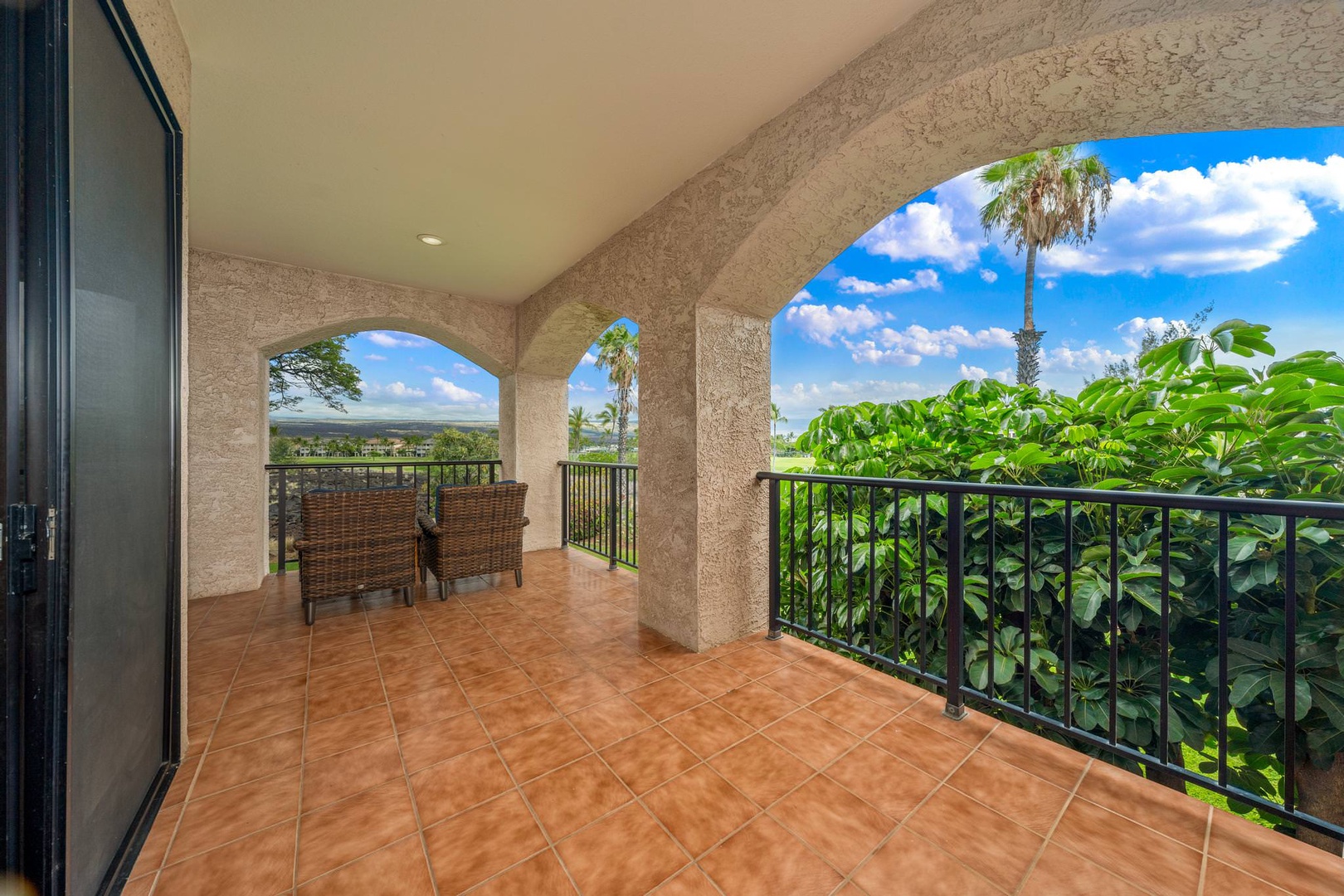 Lanai with seating and golf course views