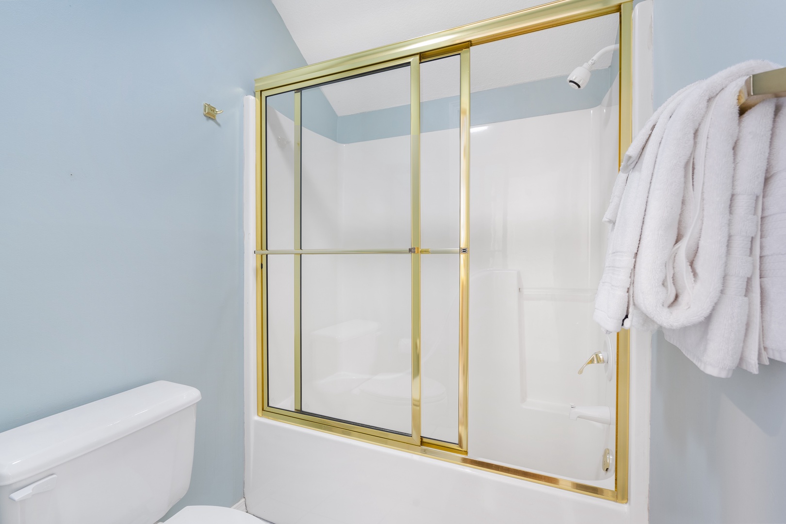Bathroom #3 Shower/Tub Combo En-Suite to Bedroom #3
