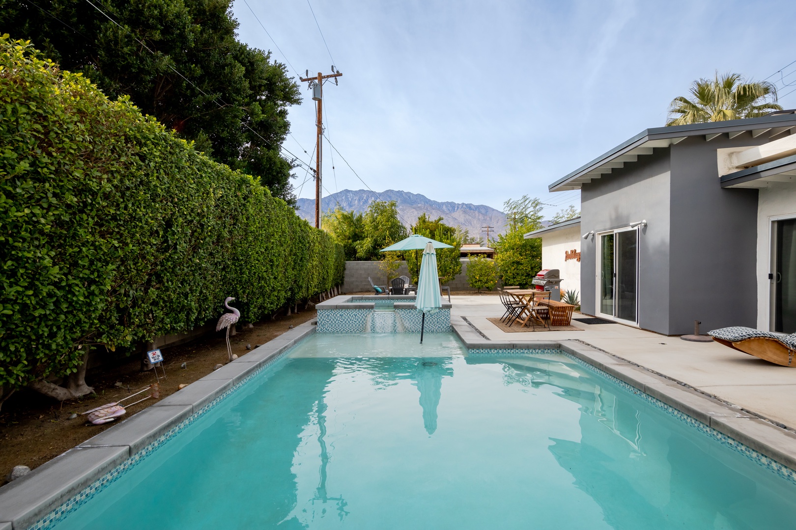 Pool with jacuzzi