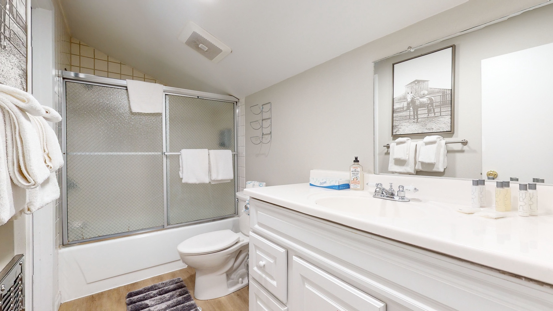 Shared bathroom 1 with shower tub combo