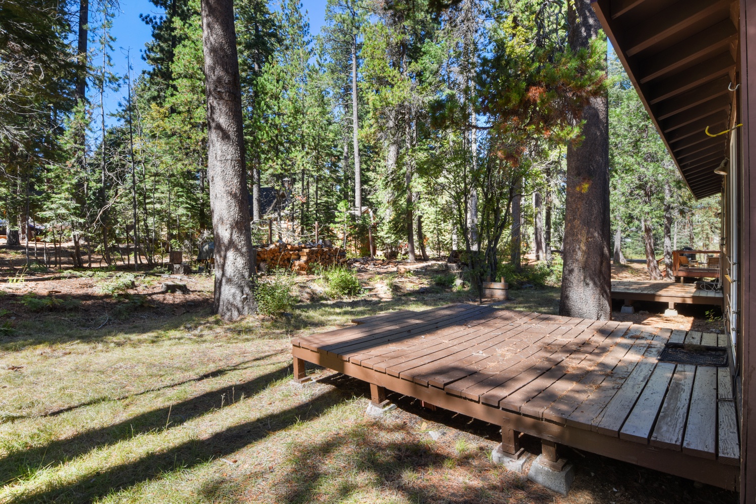 Deck with outdoor seating