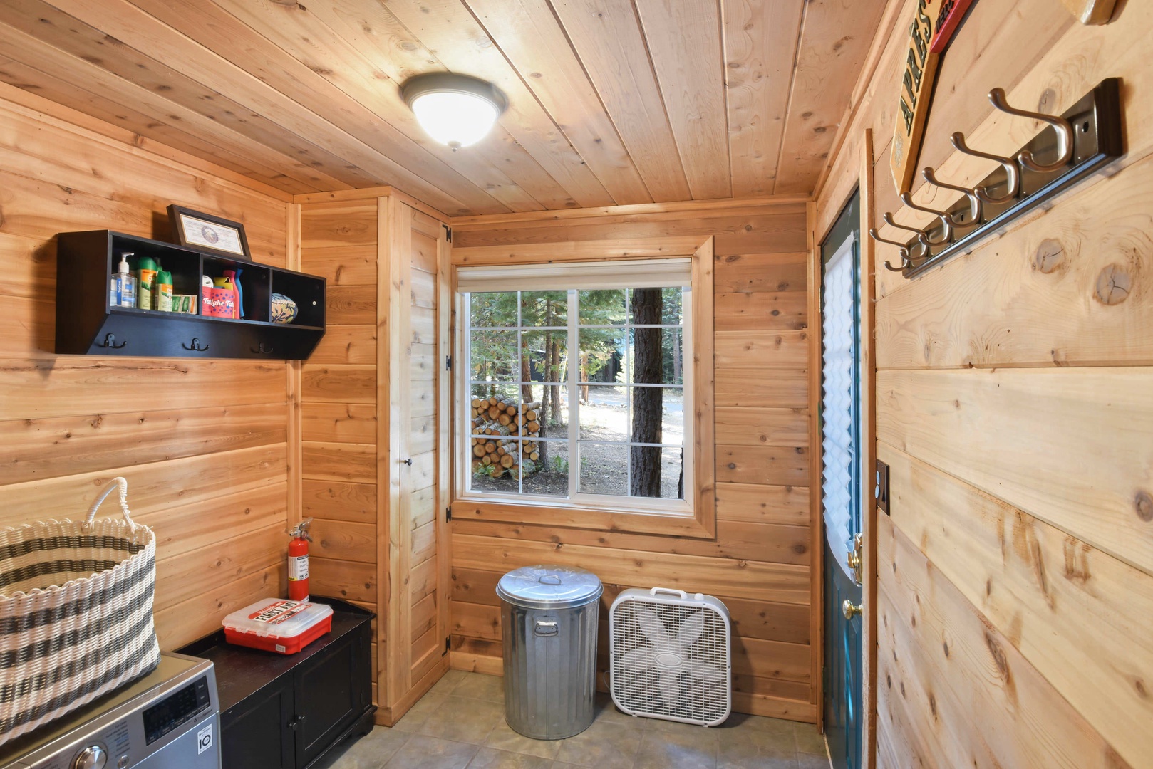 Mud room for storing skis, snowboards, boots - has washer no dryer