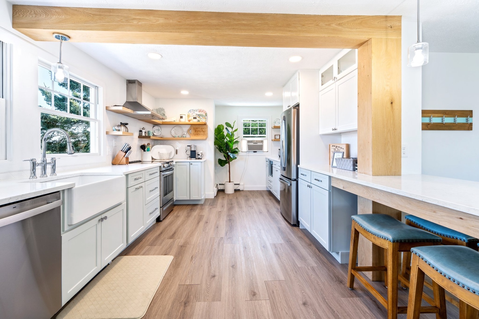 The cozy kitchen offers ample space & all the comforts of home