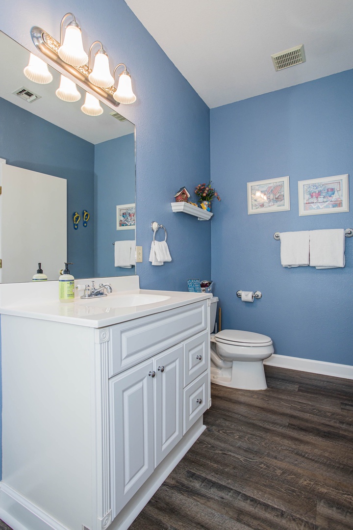 Full shared bathroom with shower/tub combo