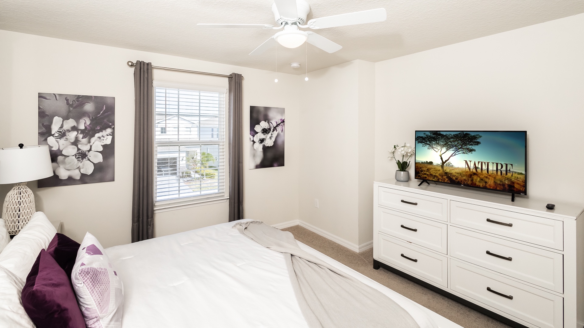 This chic 2nd floor king suite offers a private en suite, Smart TV, & ceiling fan