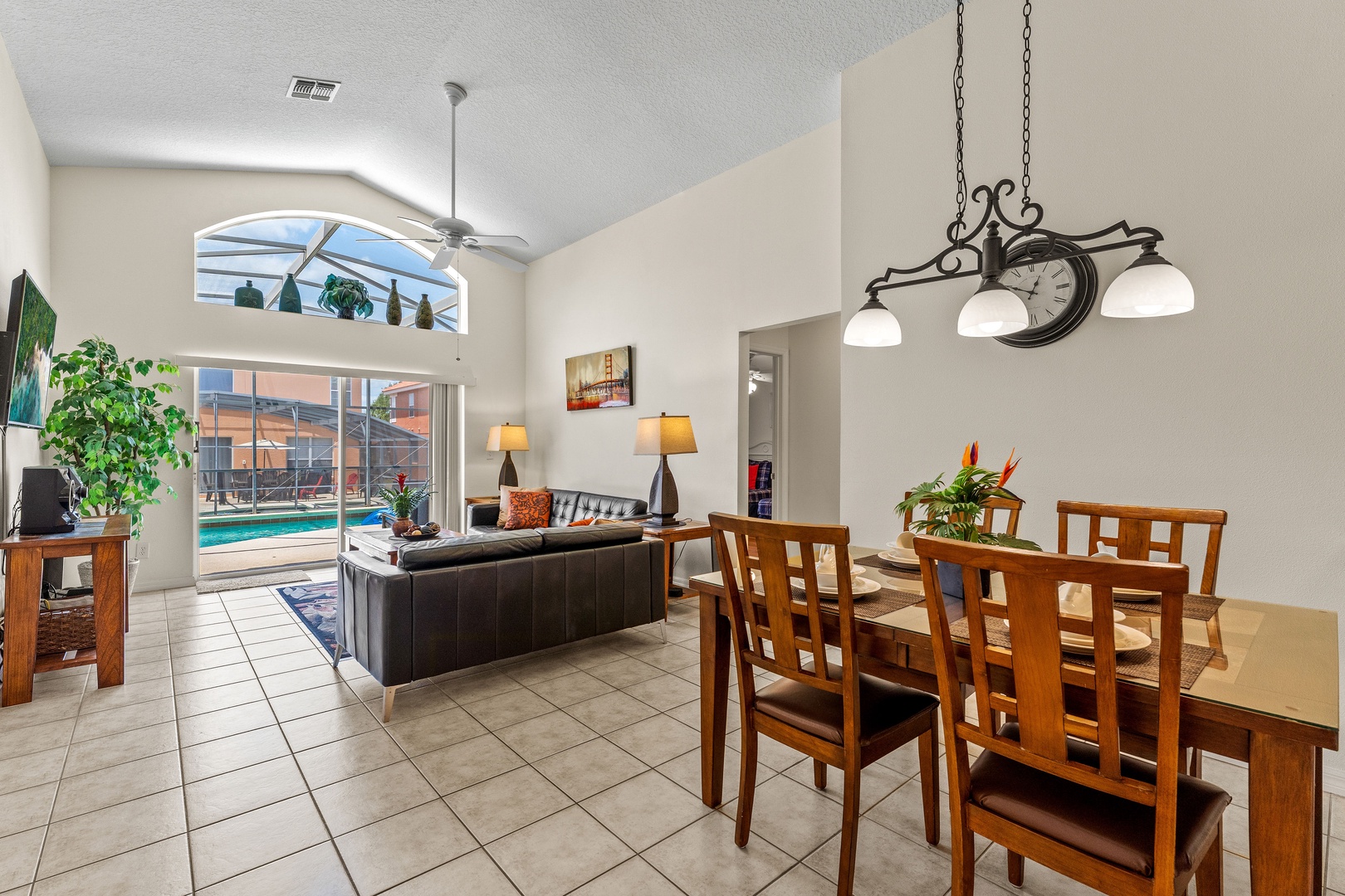 Rear living room with cozy seating and breakfast nook for up to 4