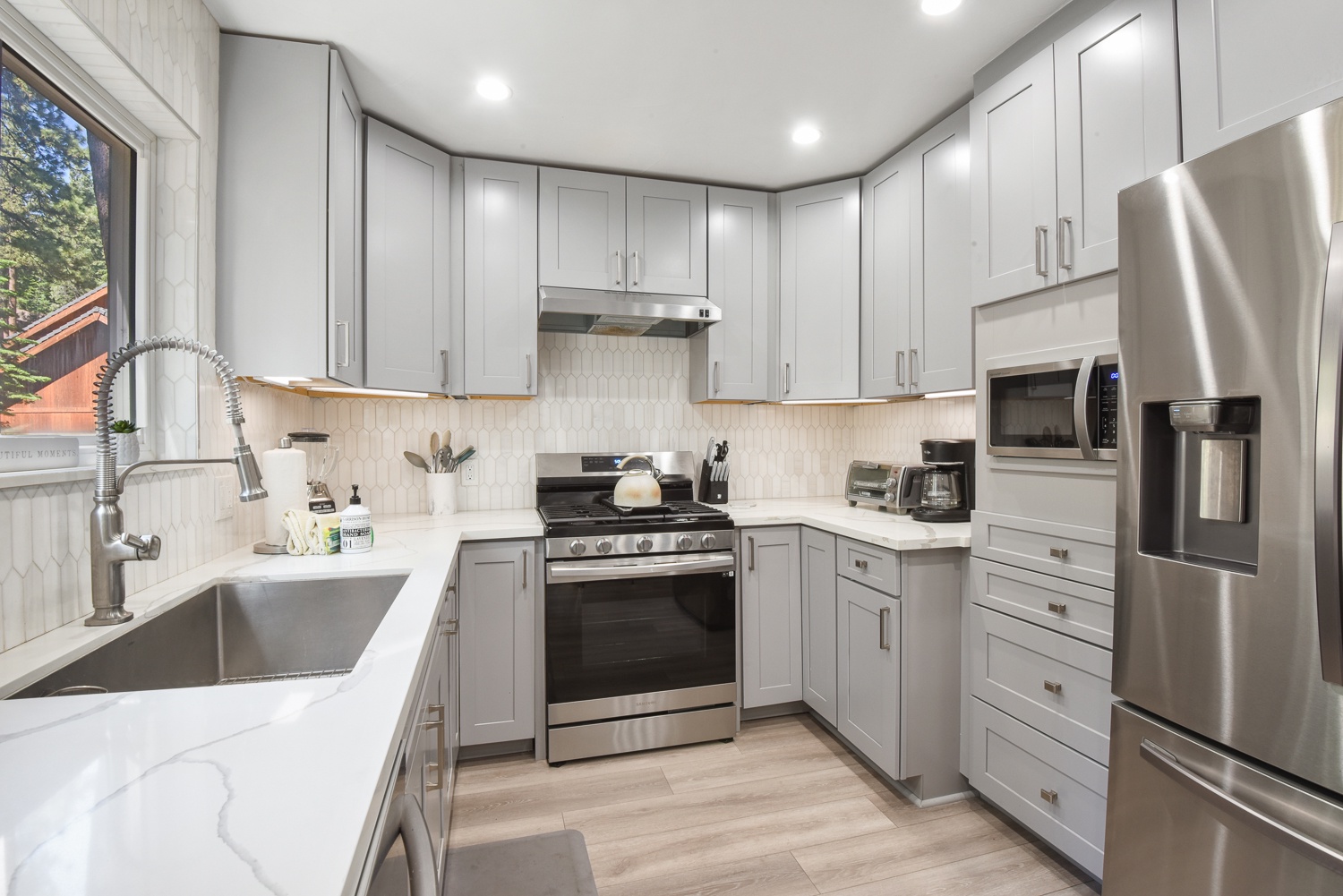 Fantastic amenities & all the comforts of home await in the polished kitchen