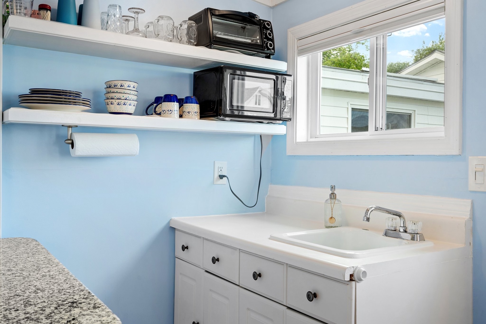 Keep snacks, drinks, & leftovers close by in the efficient kitchenette