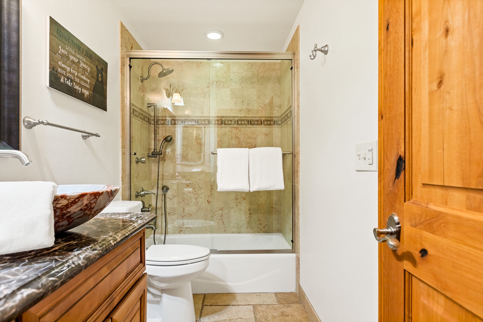 Bathroom 3 en-suite with shower/tub combo