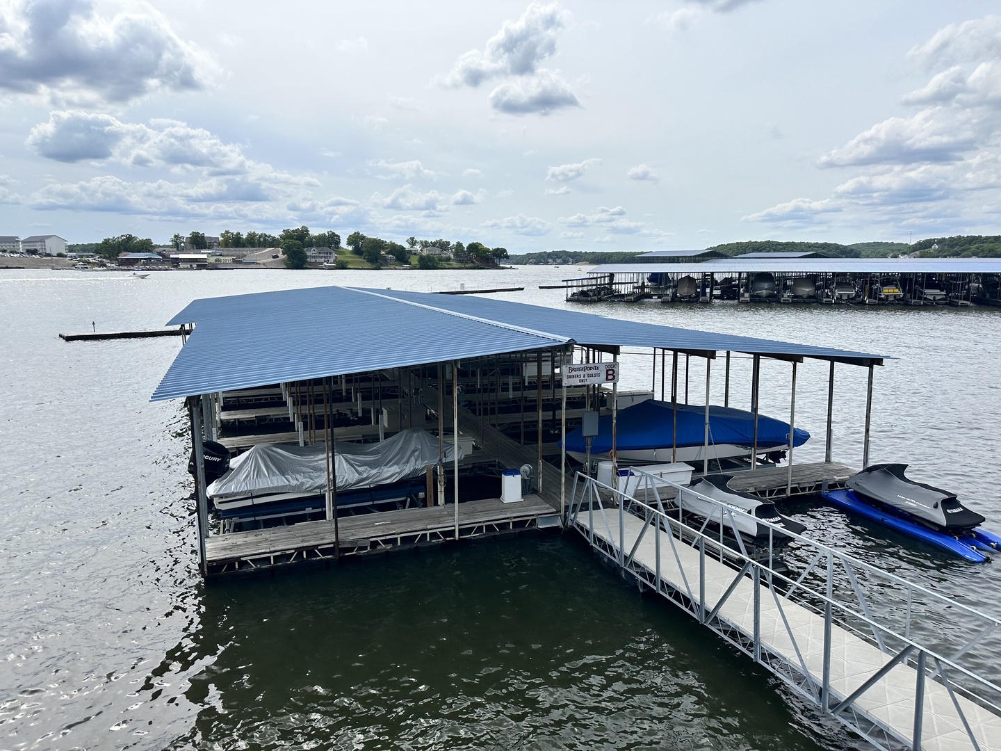 Boat slip available to renters on community boat dock