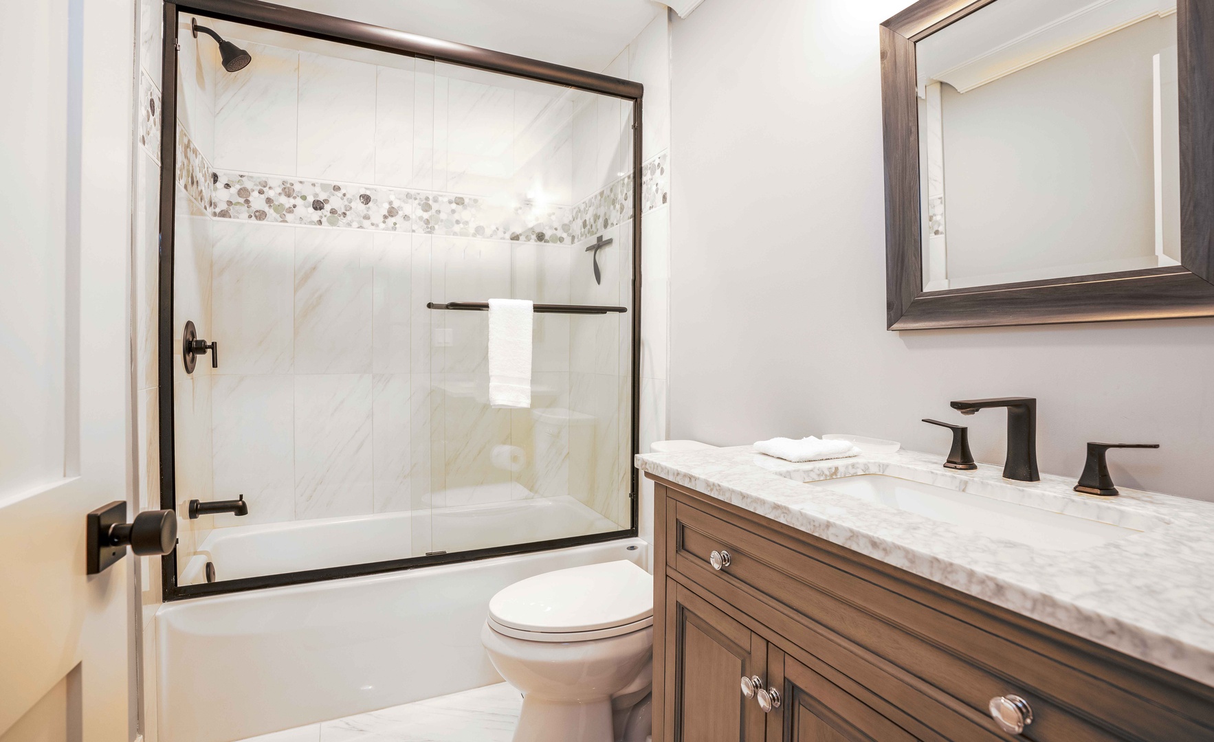 A full bath with single vanity & shower/tub combo awaits on the lower level