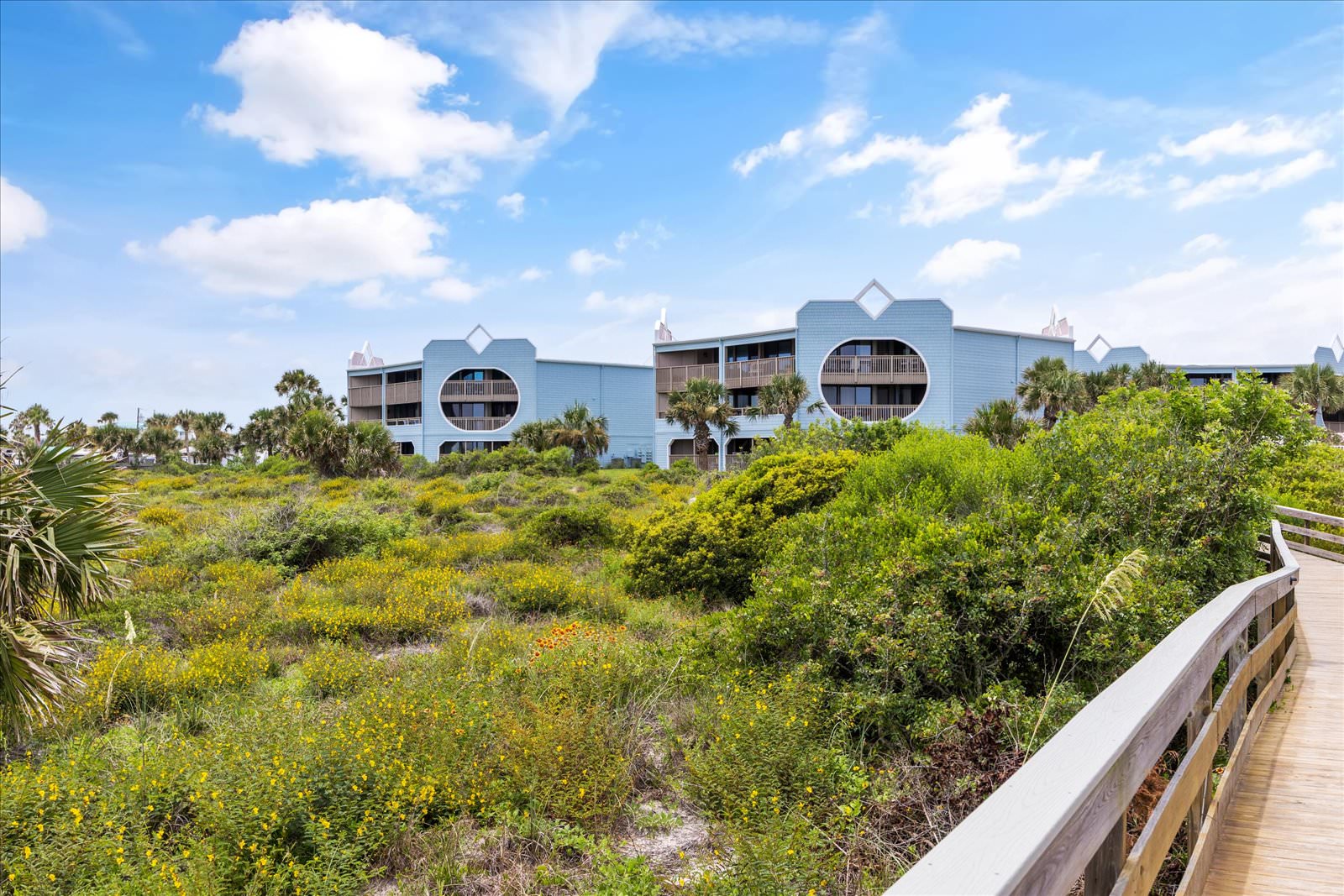 Hibiscus Oceanfront Resort