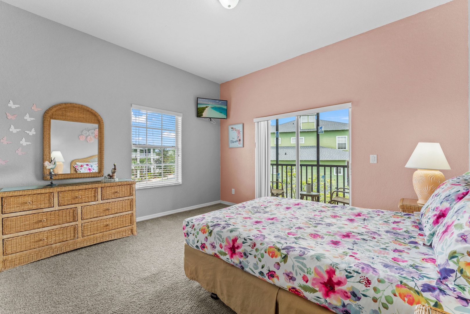 Plush queen bedroom with private ensuite and private screened balcony for 2
