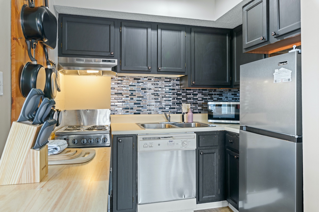 The sleek kitchen offers ample space & all the comforts of home