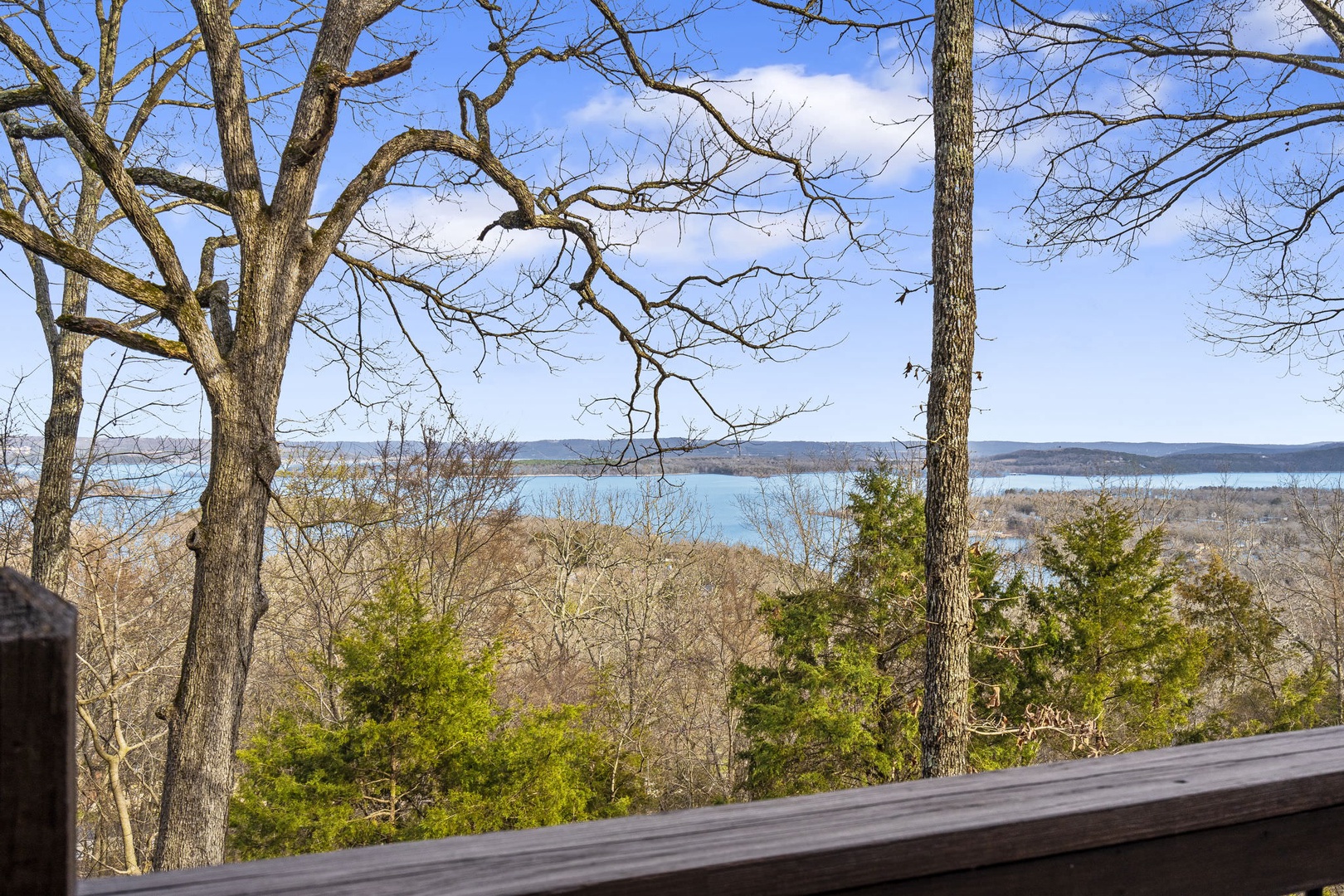 Unit 114 - Amazing panoramic lake views from the balcony
