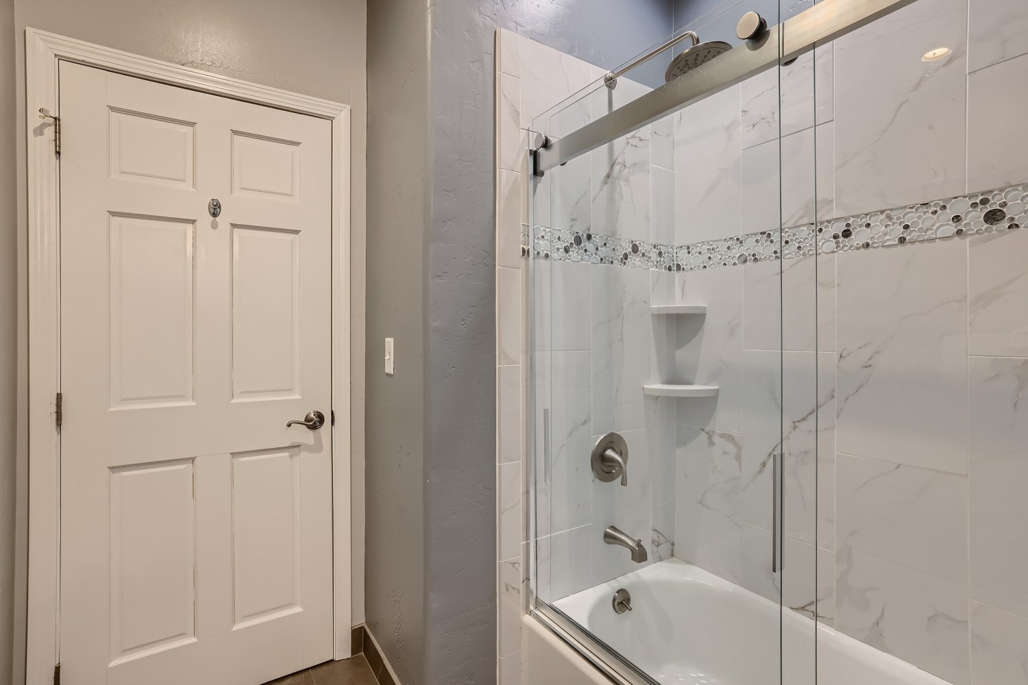Bathroom 2 hared with shower/tub combo, accessible from bedroom 2 and hallway (2nd floor)