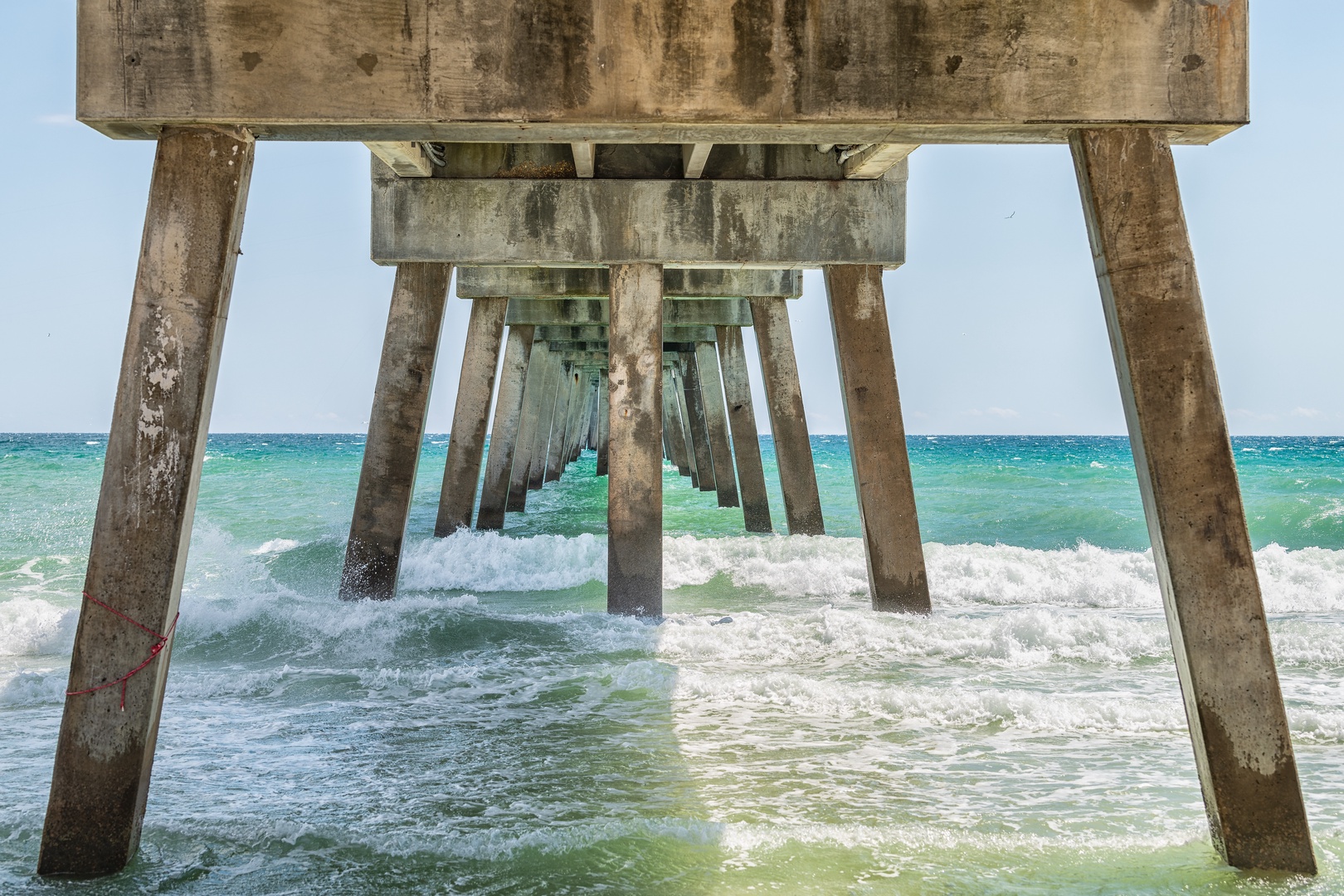 Walk under the pier, relax with waves and sea breeze.