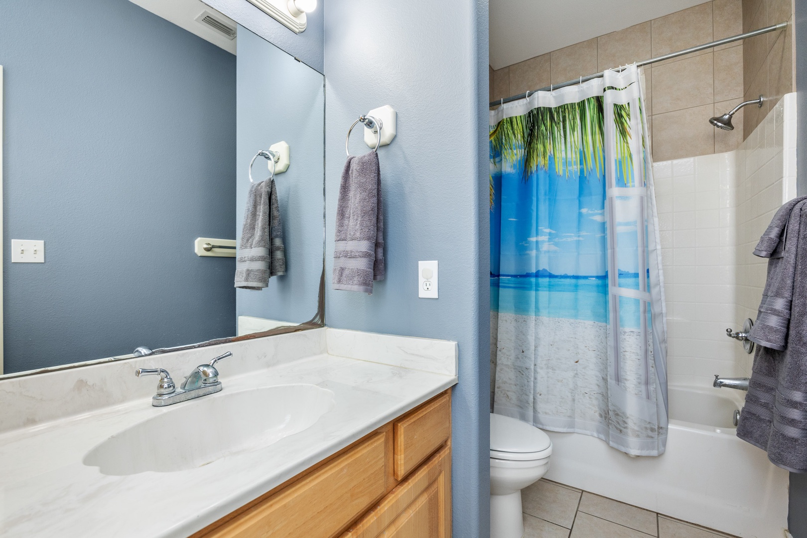 This private ensuite provides a single vanity & shower/tub combo