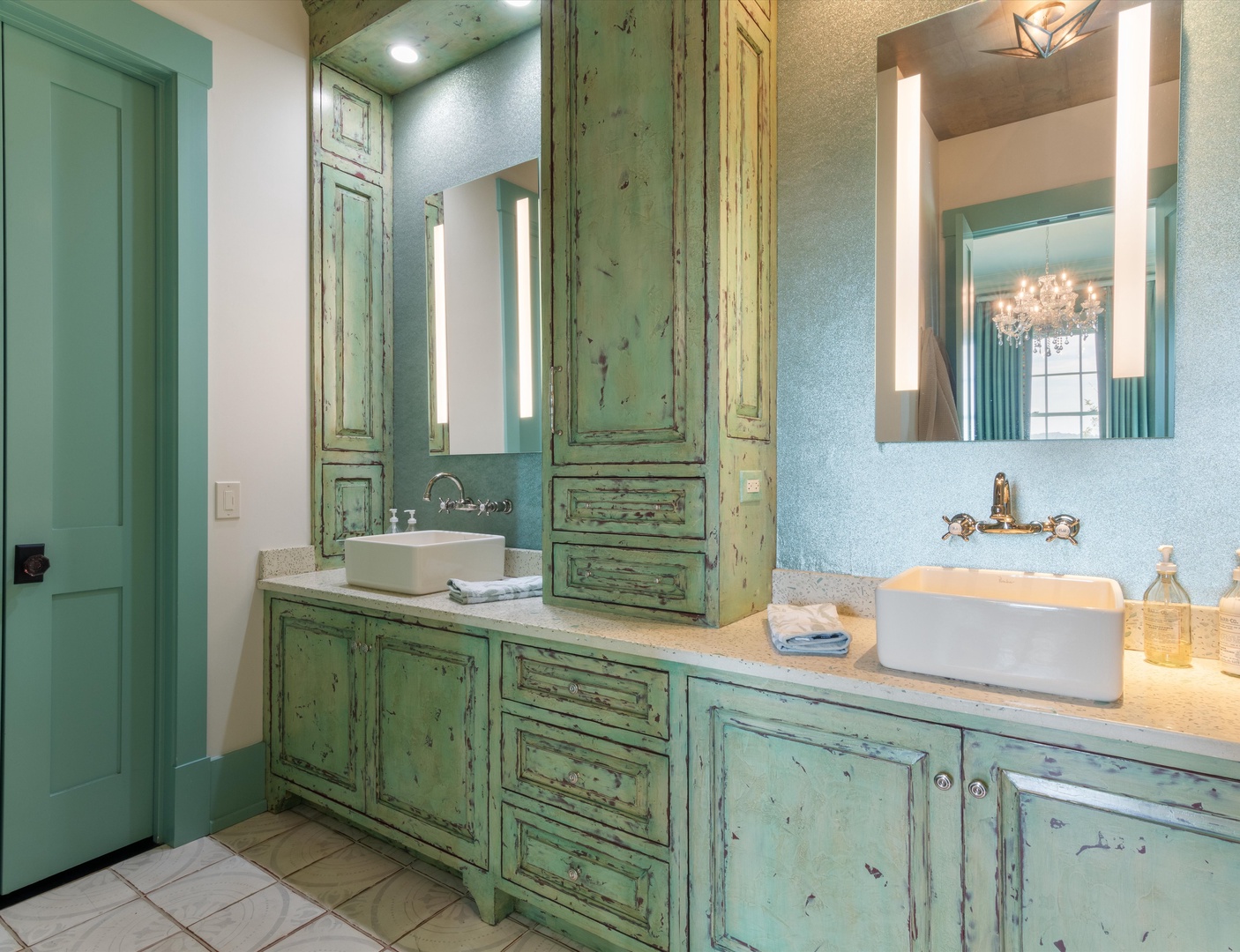 Ensuite bathroom with dual sinks, and large stand-up shower