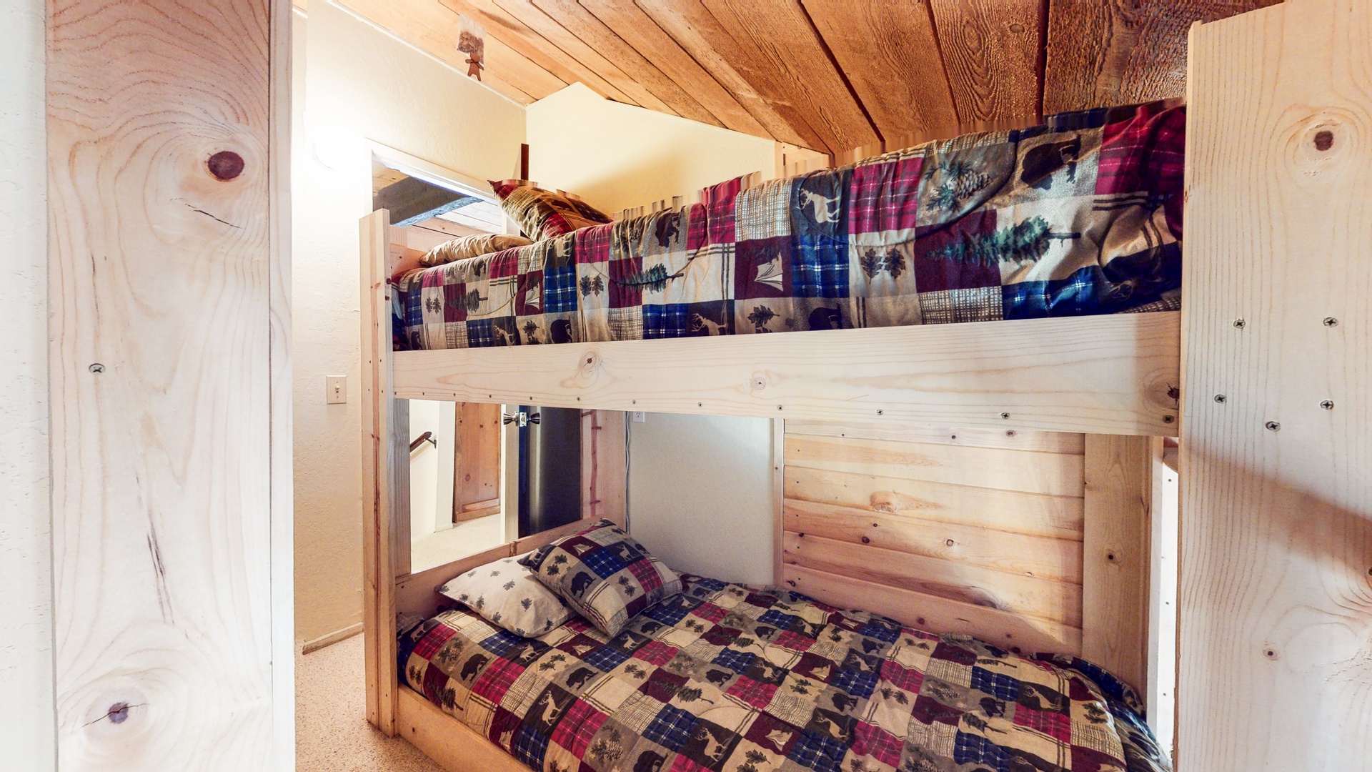 Small room in the loft with Twin/Twin bunk bed