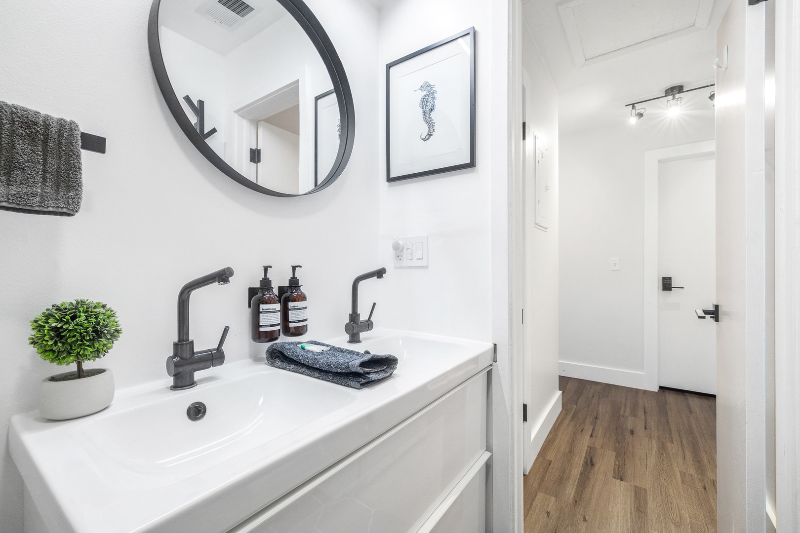 Bathroom with shower/tub combo