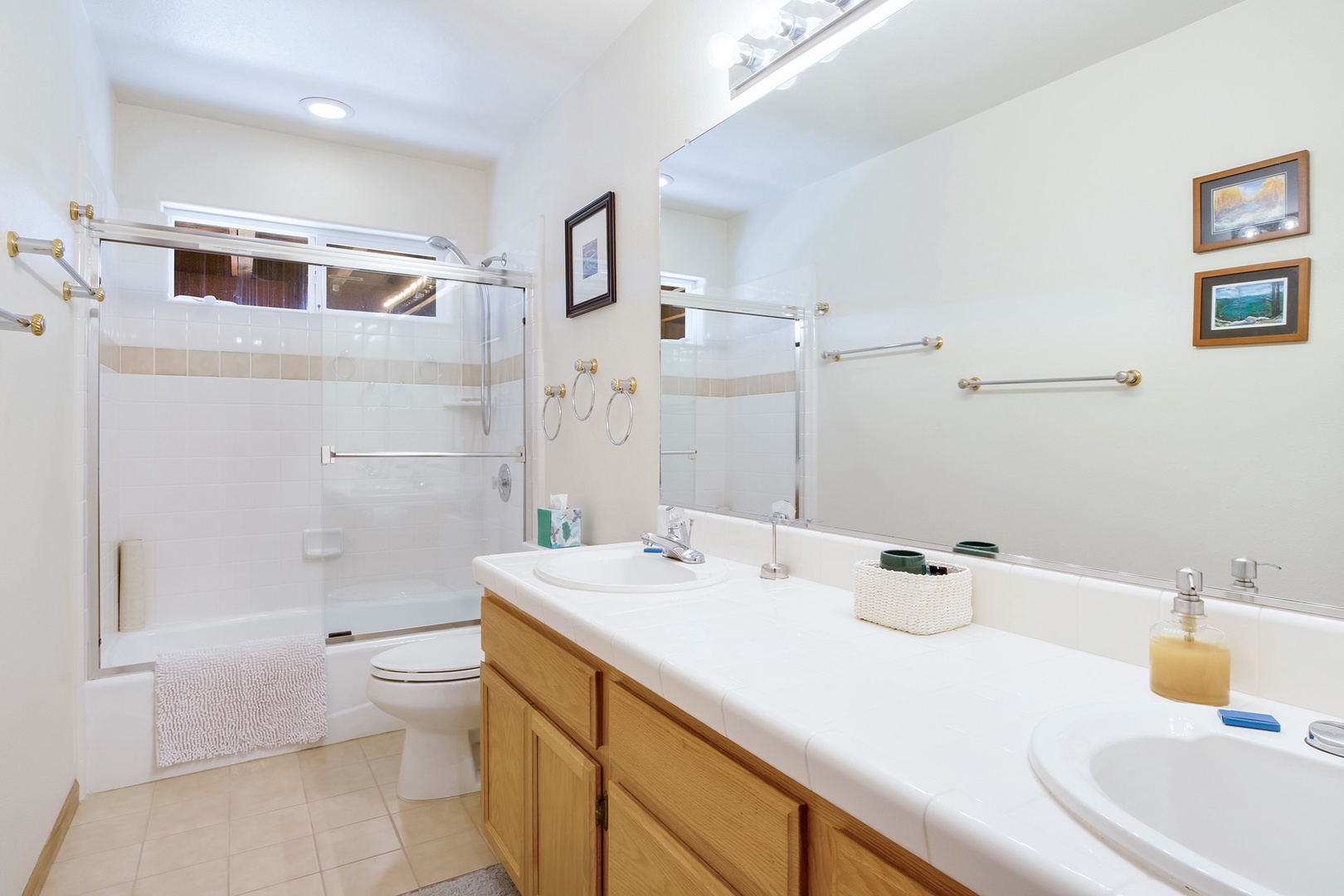 Shared bathroom with shower/tub combo