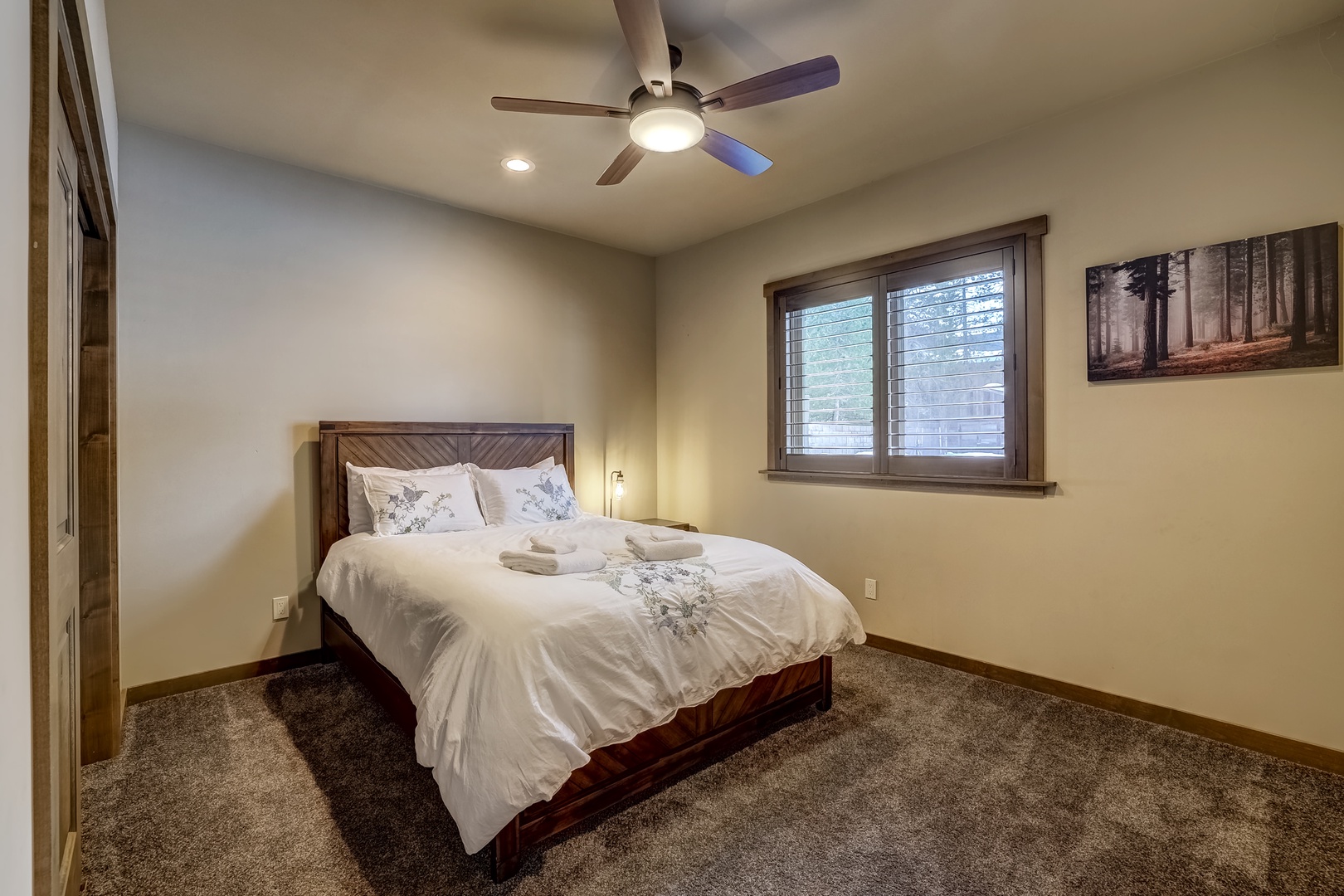 Bedroom 3 with Queen bed  (bottom level)